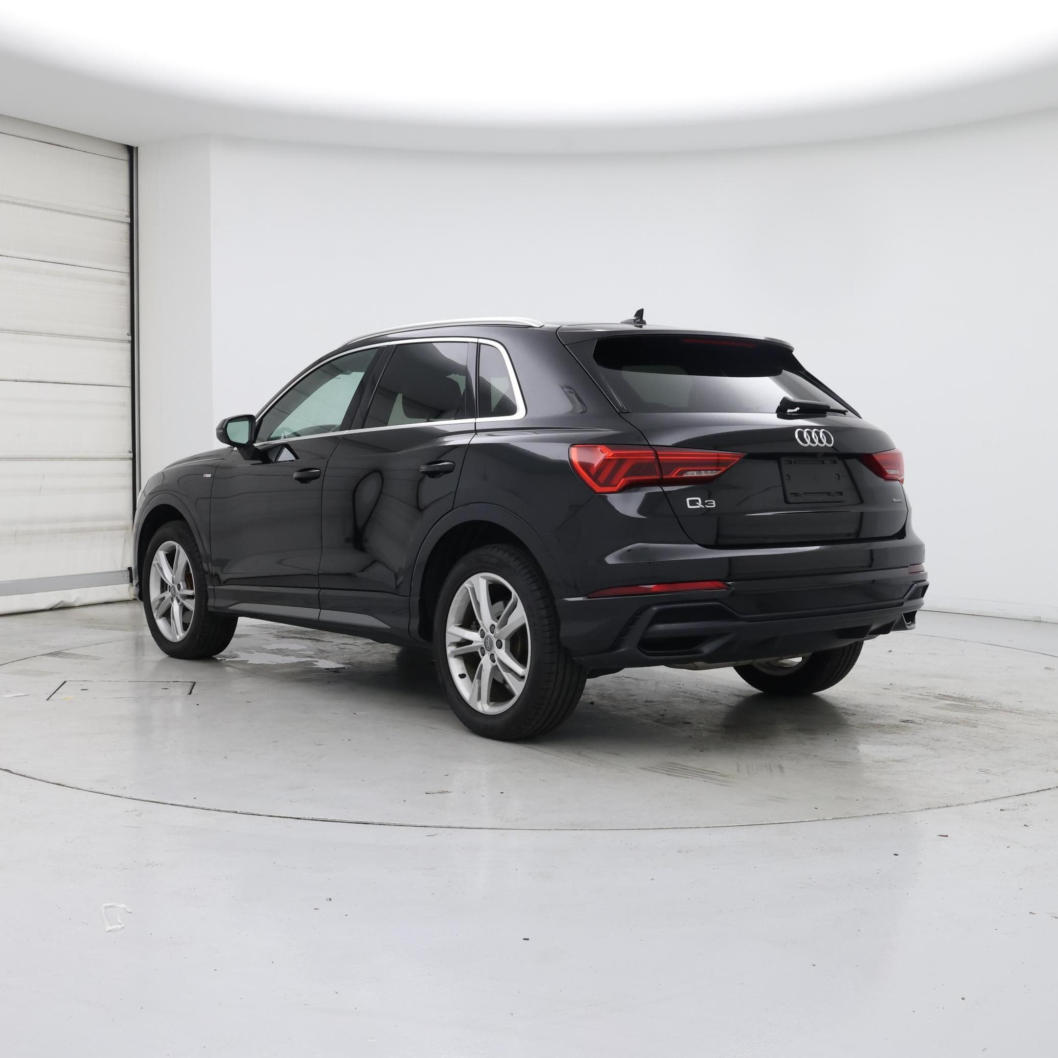 Thumbnail: 2021 Audi Q3 - 2