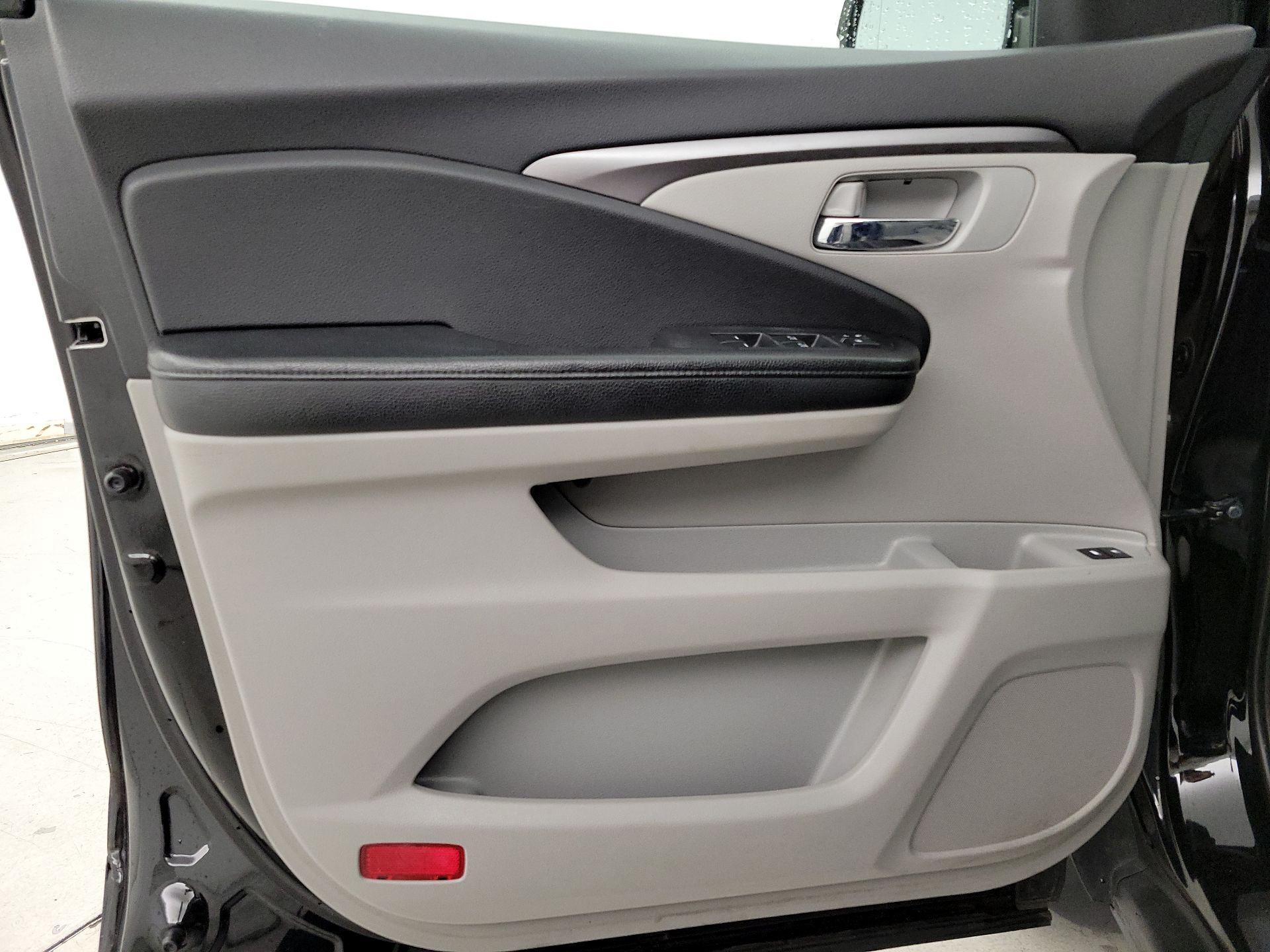 Thumbnail: 2016 Honda Pilot - 12