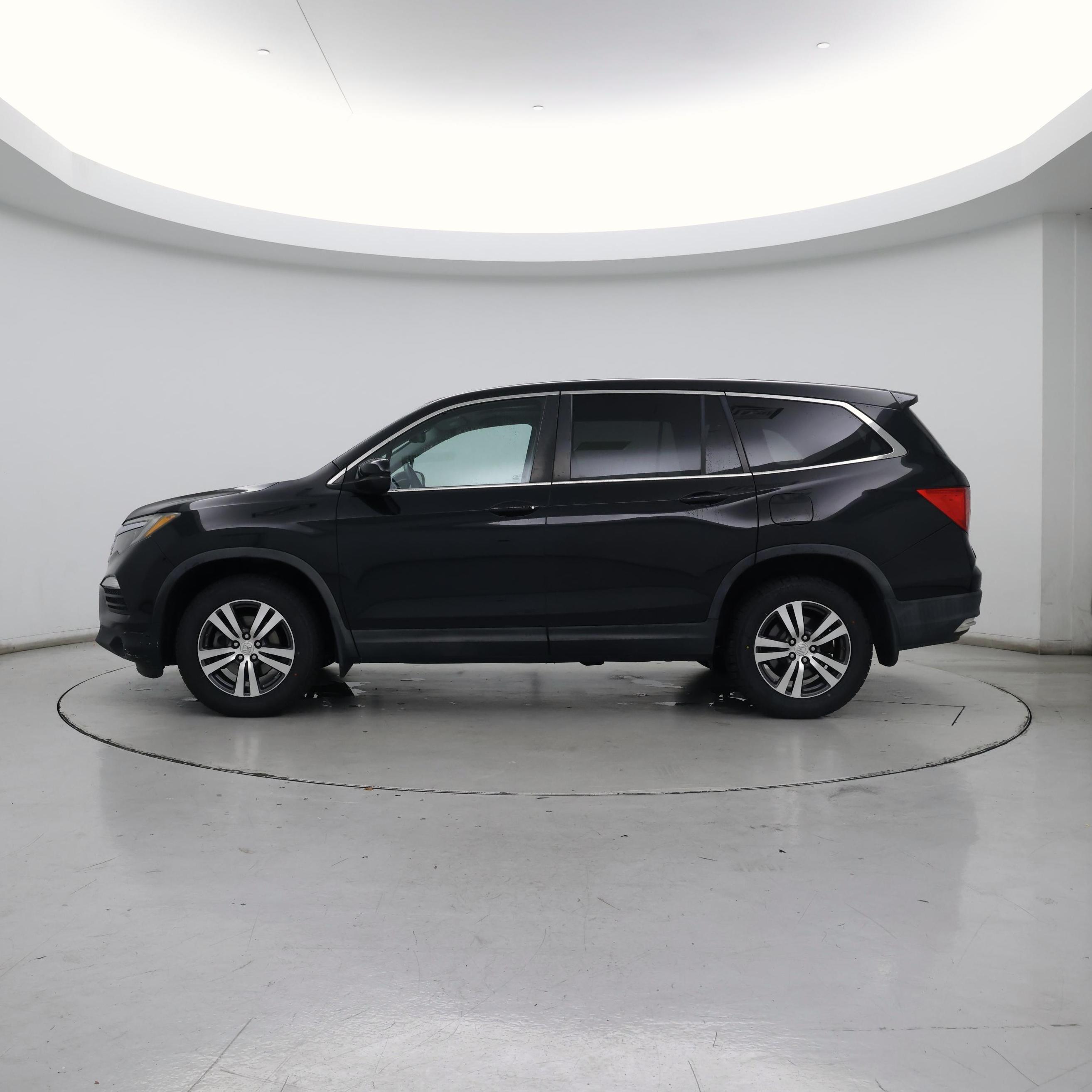 Thumbnail: 2016 Honda Pilot - 3