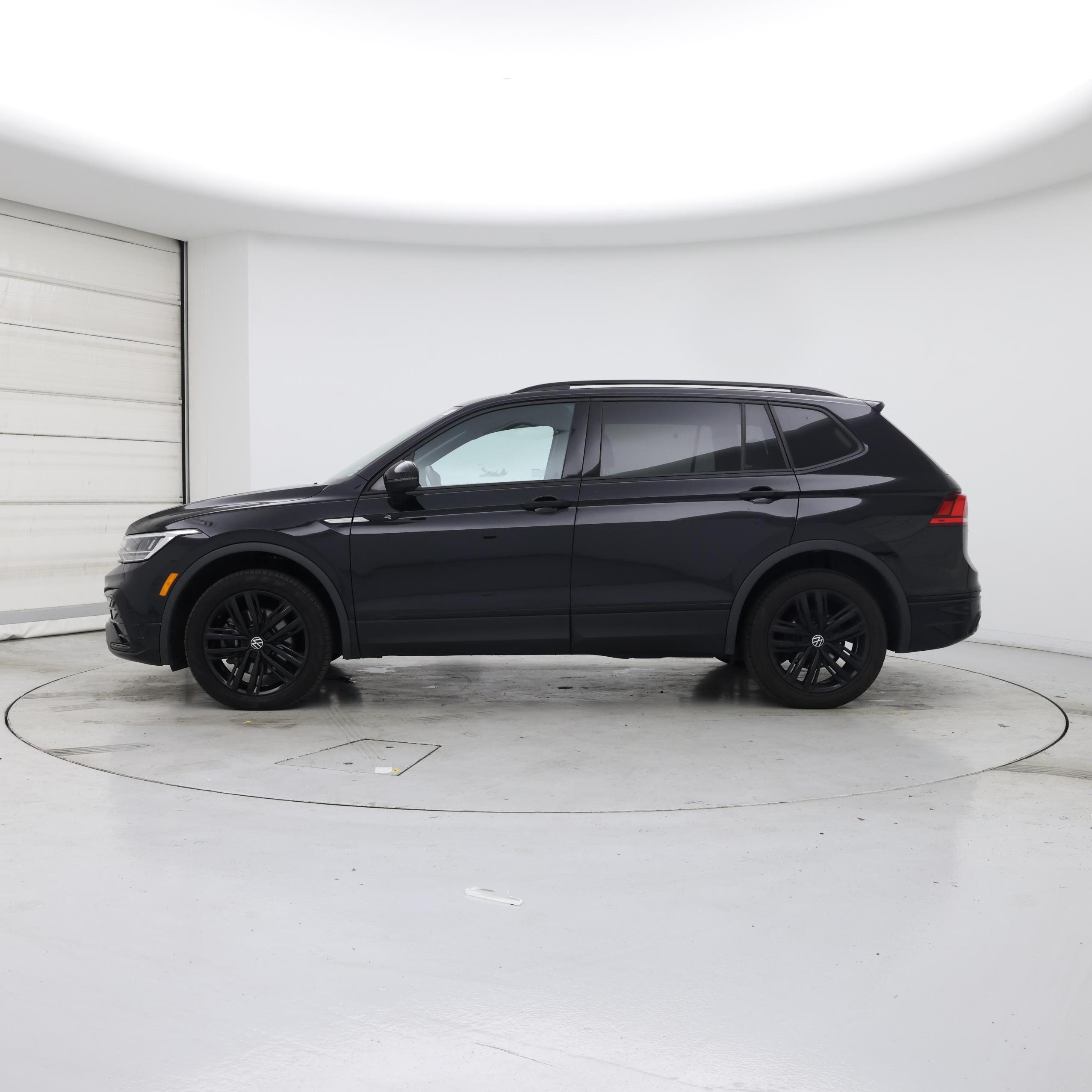 Thumbnail: 2022 Volkswagen Tiguan - 3