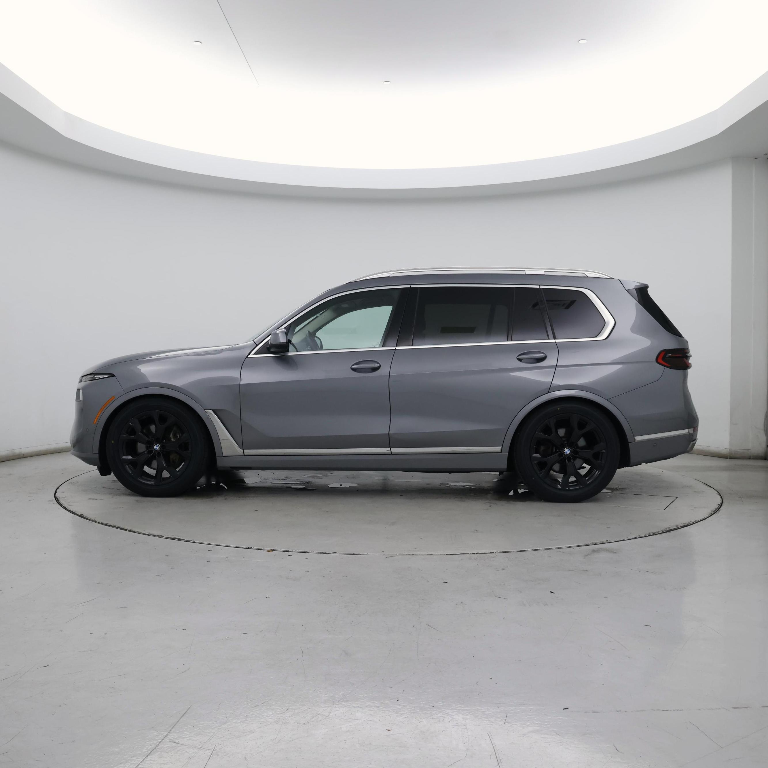 Thumbnail: 2023 BMW X7 - 3