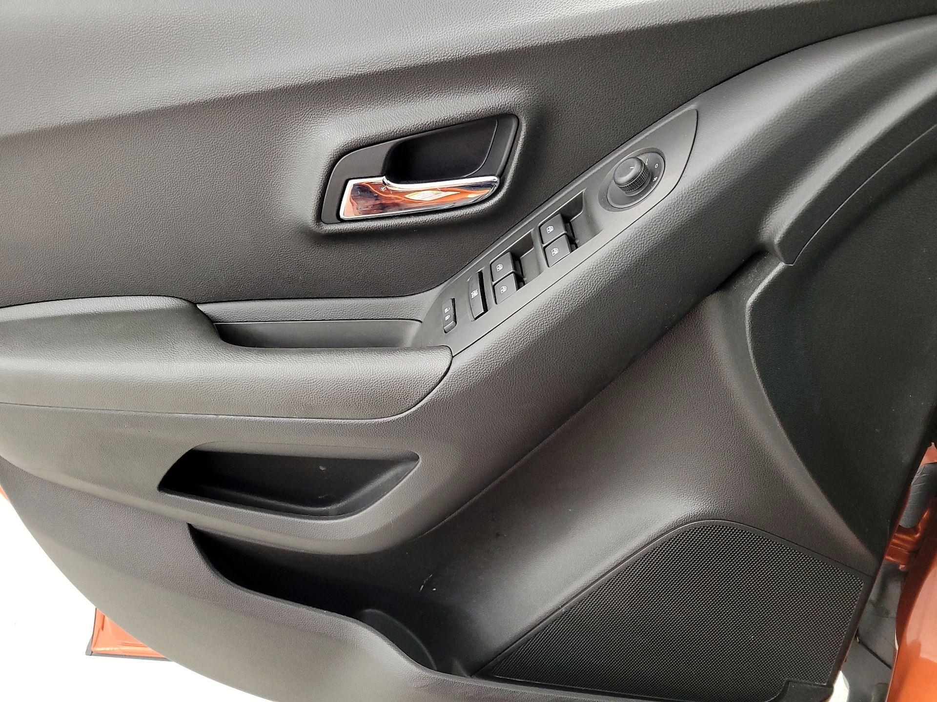 Thumbnail: 2016 Chevrolet Trax - 12