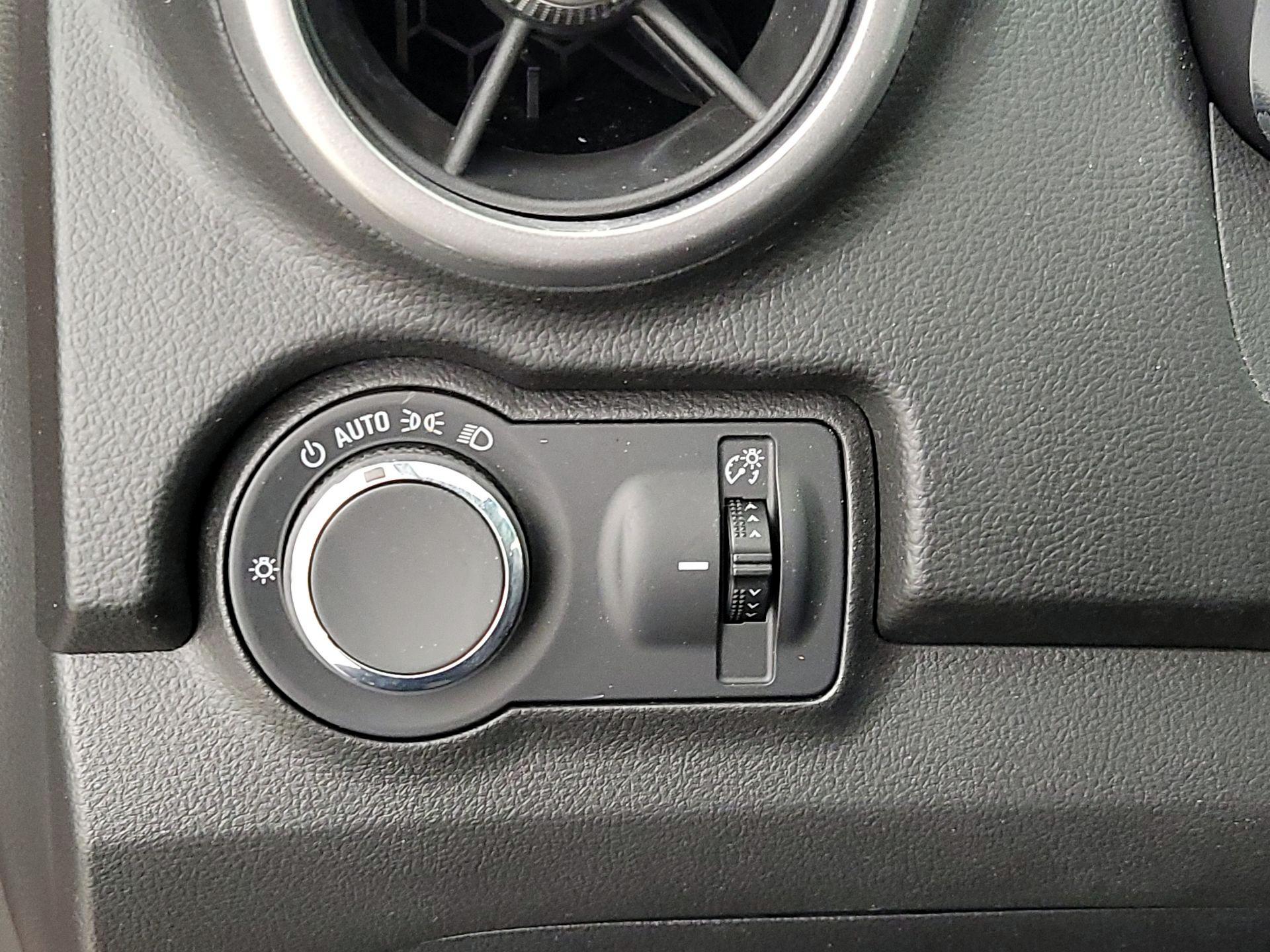 Thumbnail: 2016 Chevrolet Trax - 13