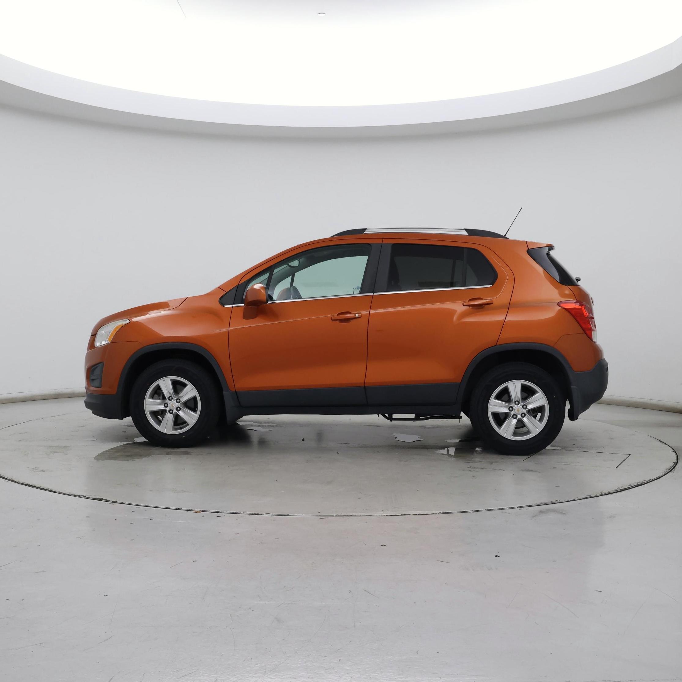 Thumbnail: 2016 Chevrolet Trax - 3