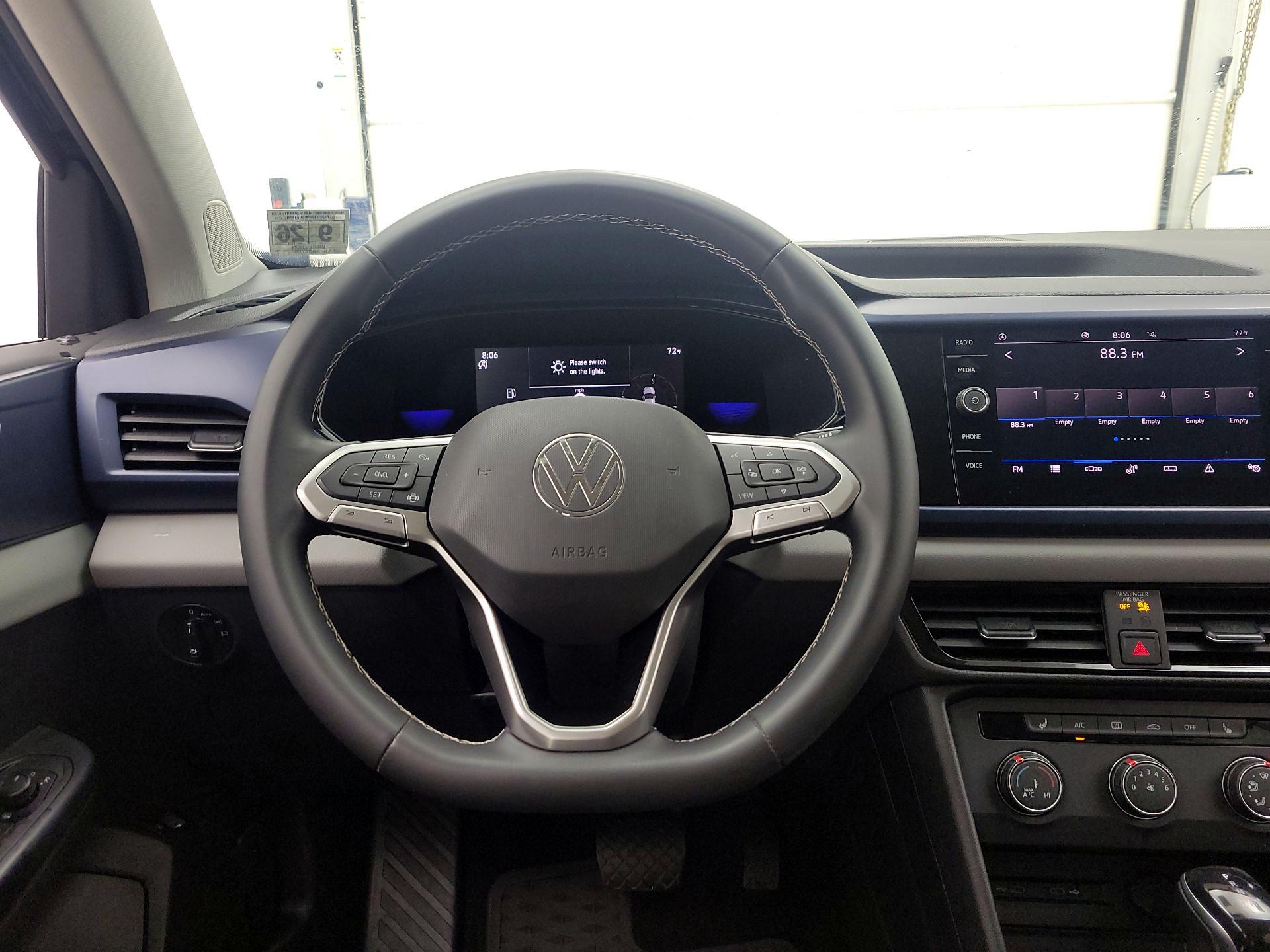 Thumbnail: 2022 Volkswagen Taos - 10