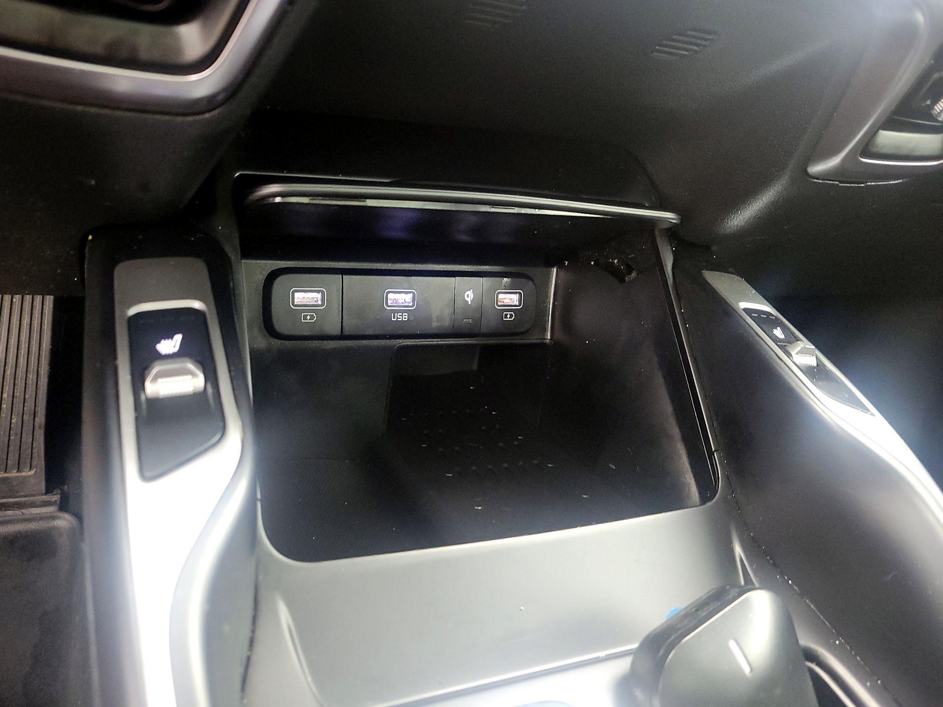 Thumbnail: 2023 Kia Sorento - 18