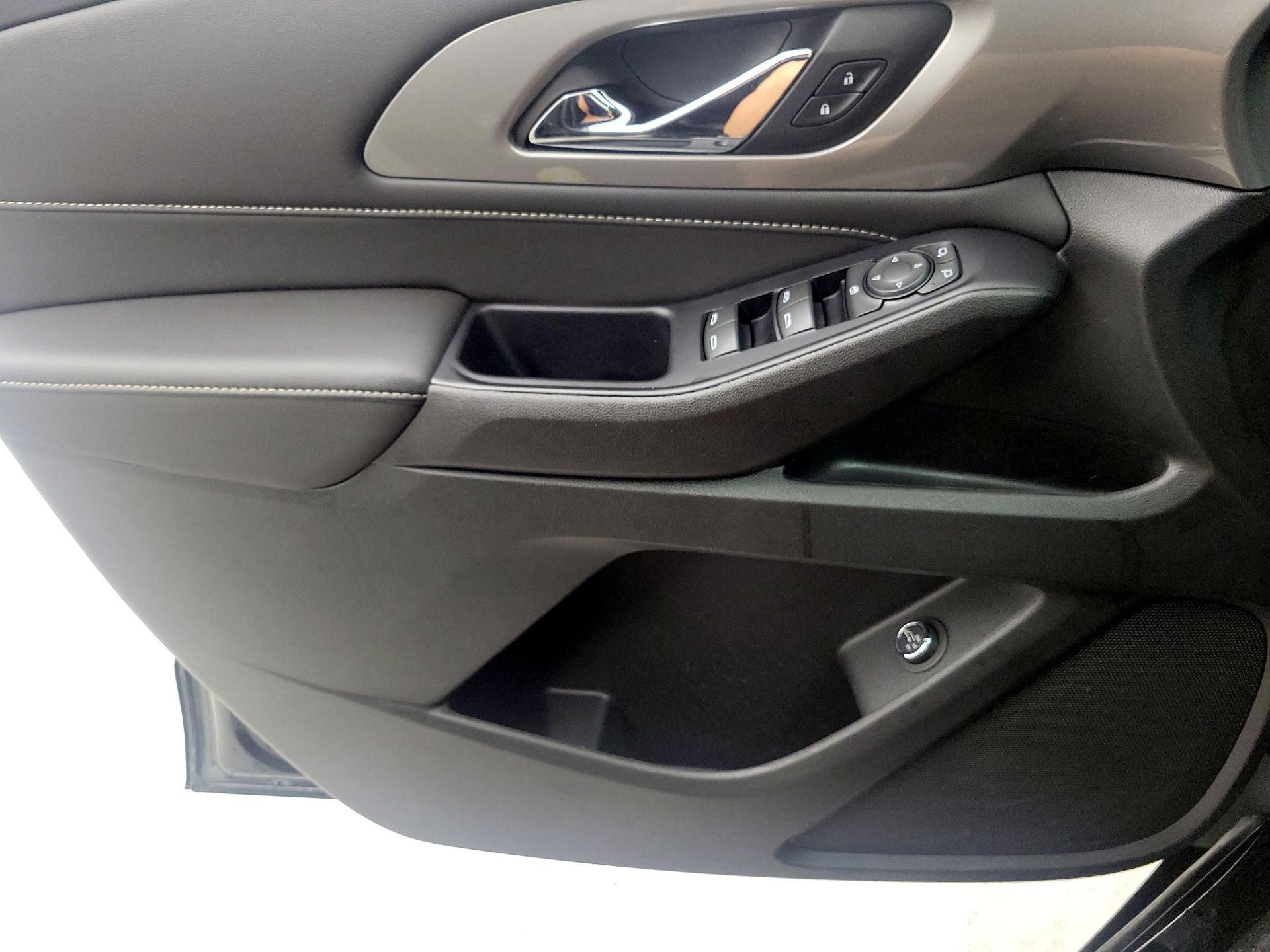 Thumbnail: 2023 Chevrolet Traverse - 12
