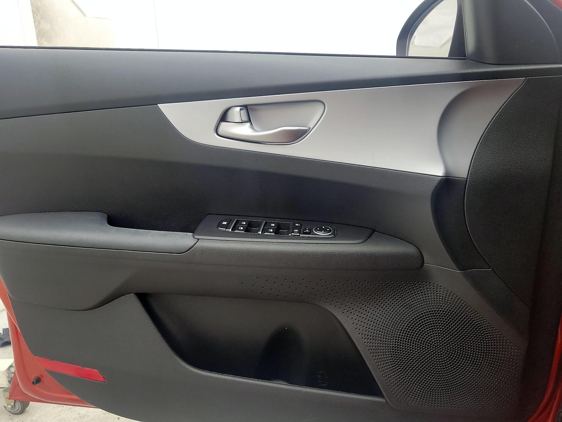 Thumbnail: 2023 Kia Forte - 12