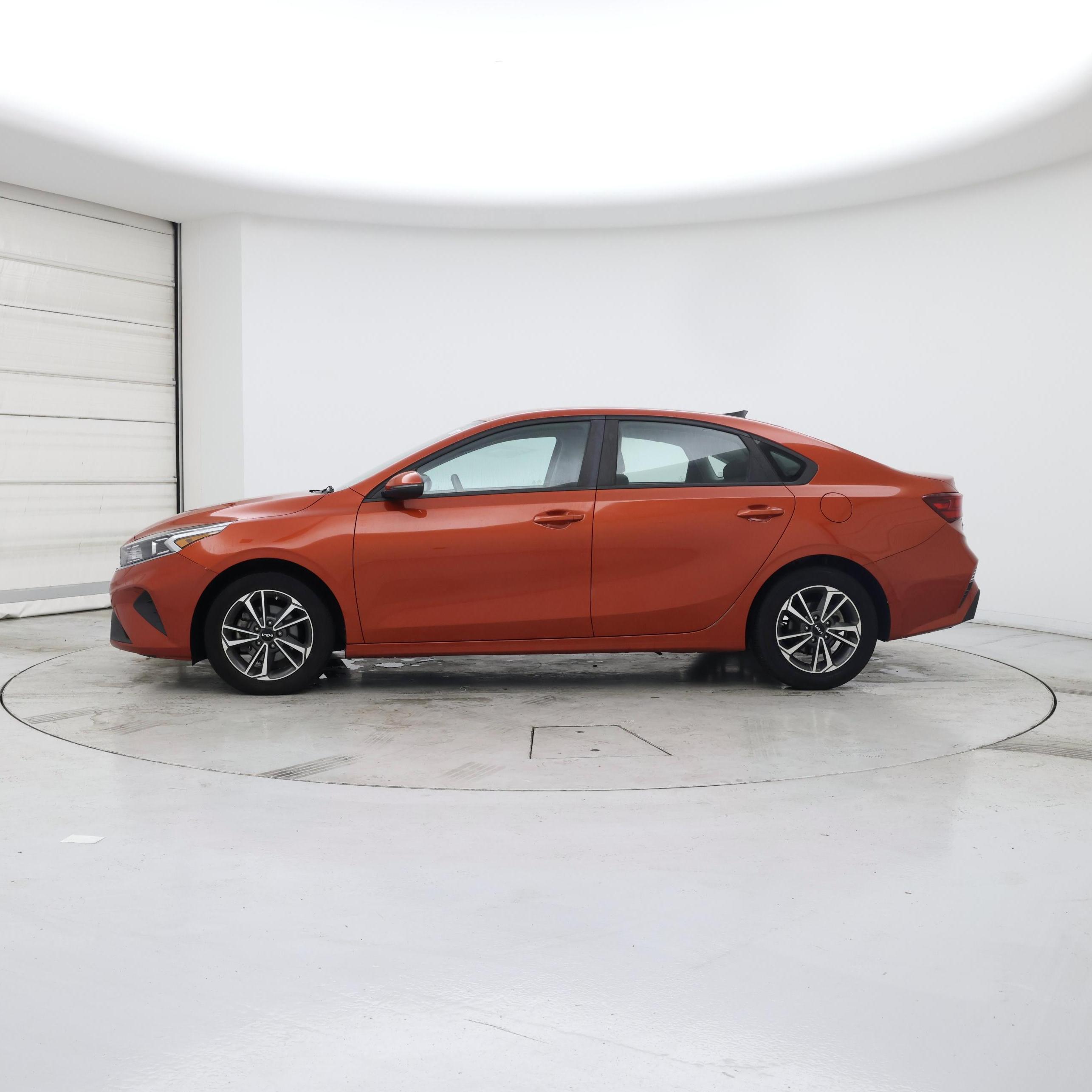 Thumbnail: 2023 Kia Forte - 3