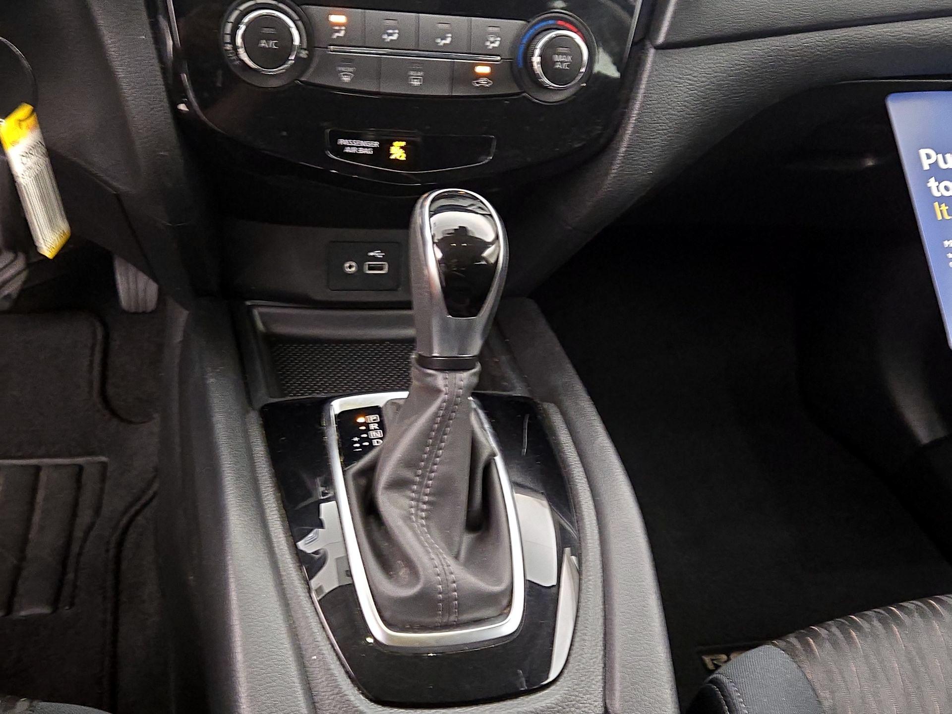 Thumbnail: 2019 Nissan Rogue - 17