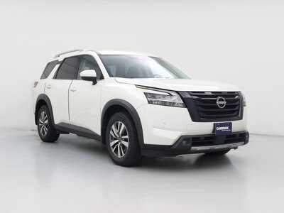 White 2022 Nissan Pathfinder SL