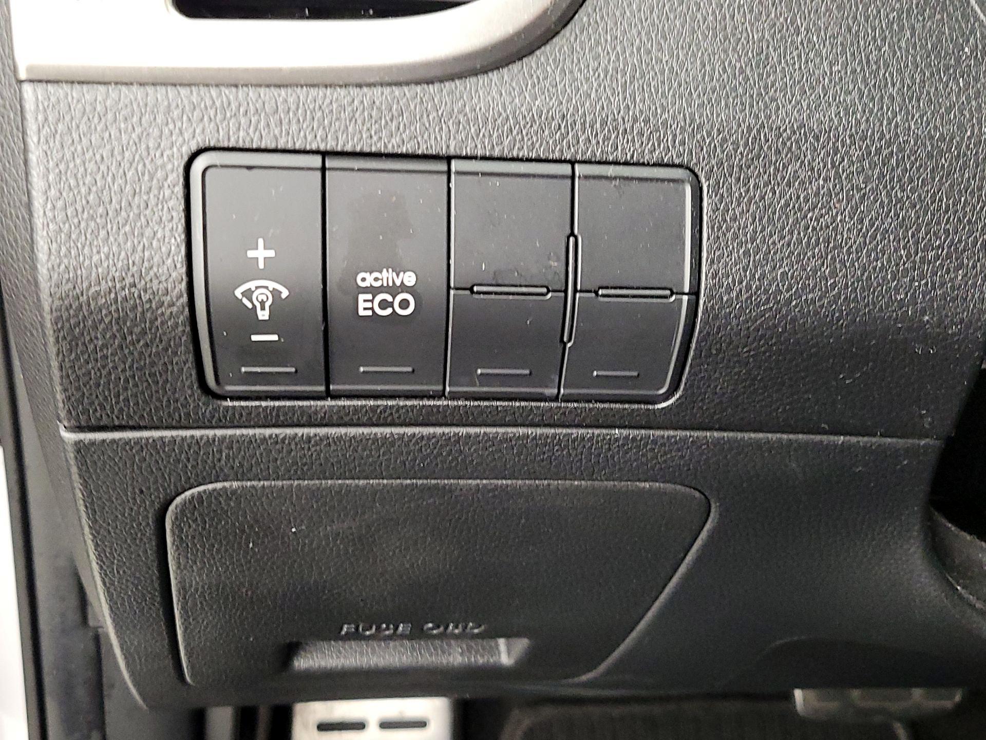 Thumbnail: 2014 Hyundai Elantra - 13