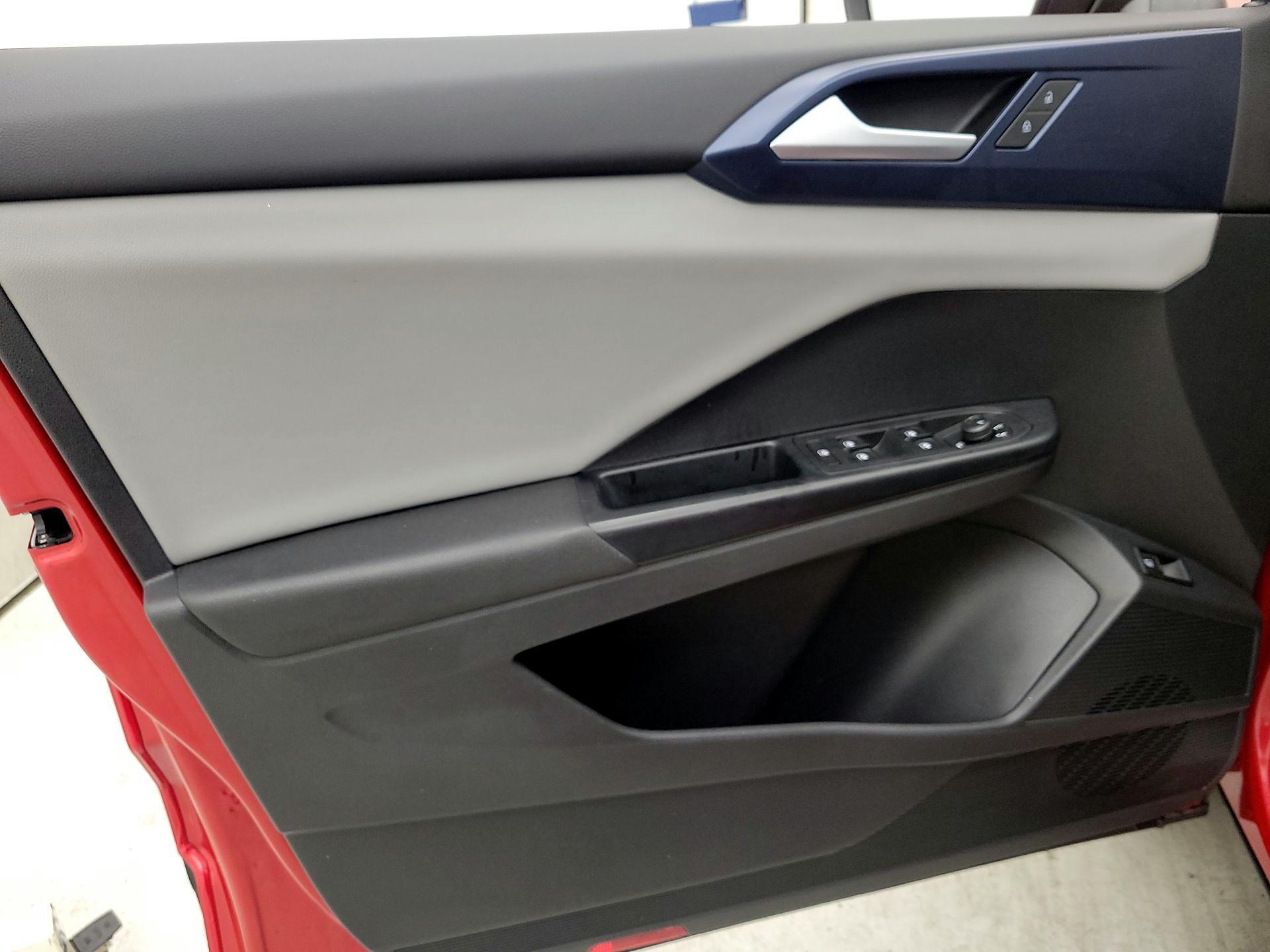 Thumbnail: 2022 Volkswagen Taos - 12