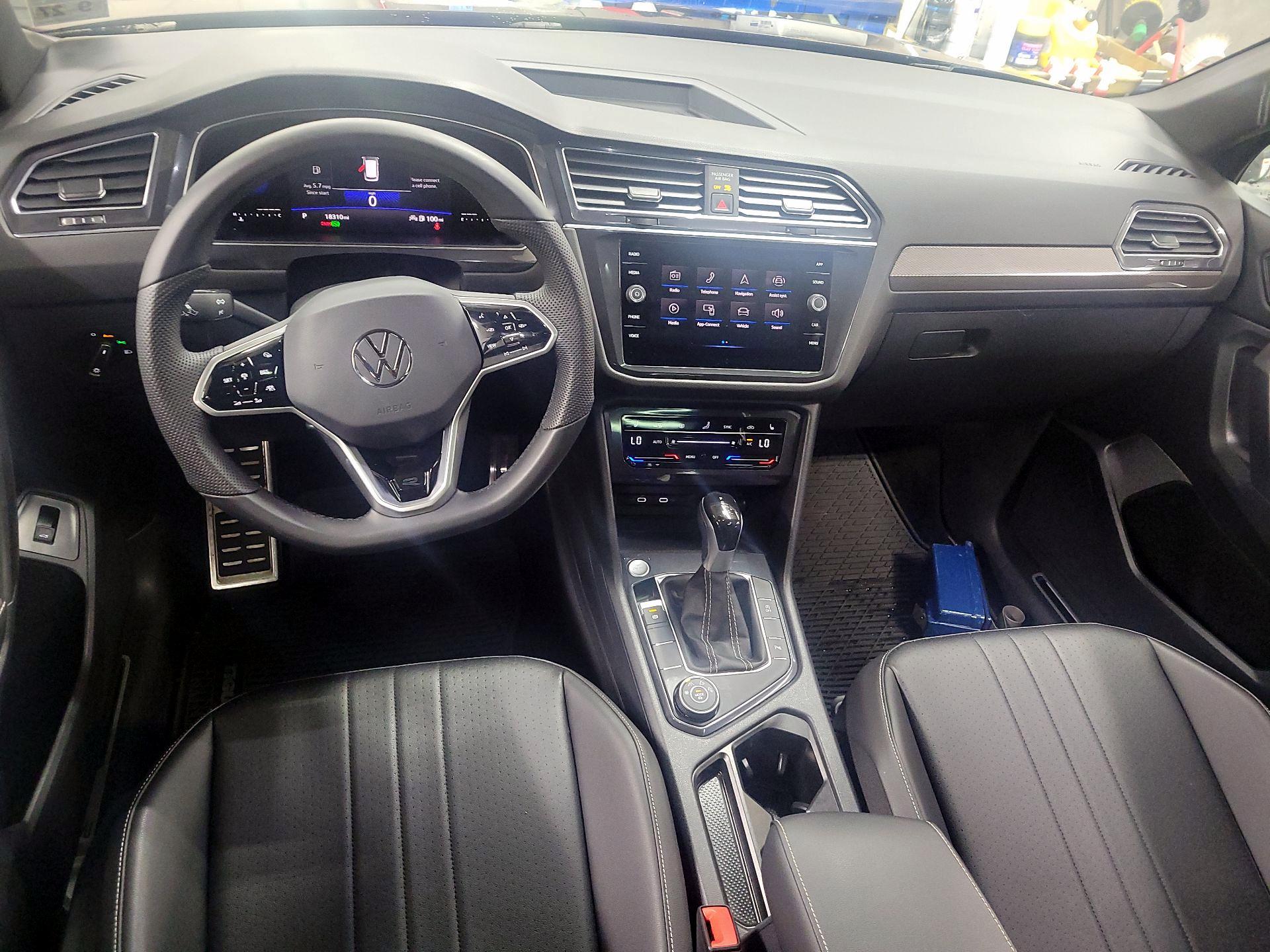 Thumbnail: 2022 Volkswagen Tiguan - 9