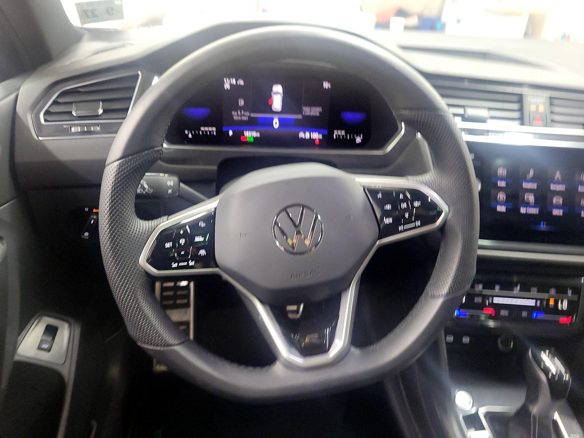 Thumbnail: 2022 Volkswagen Tiguan - 10