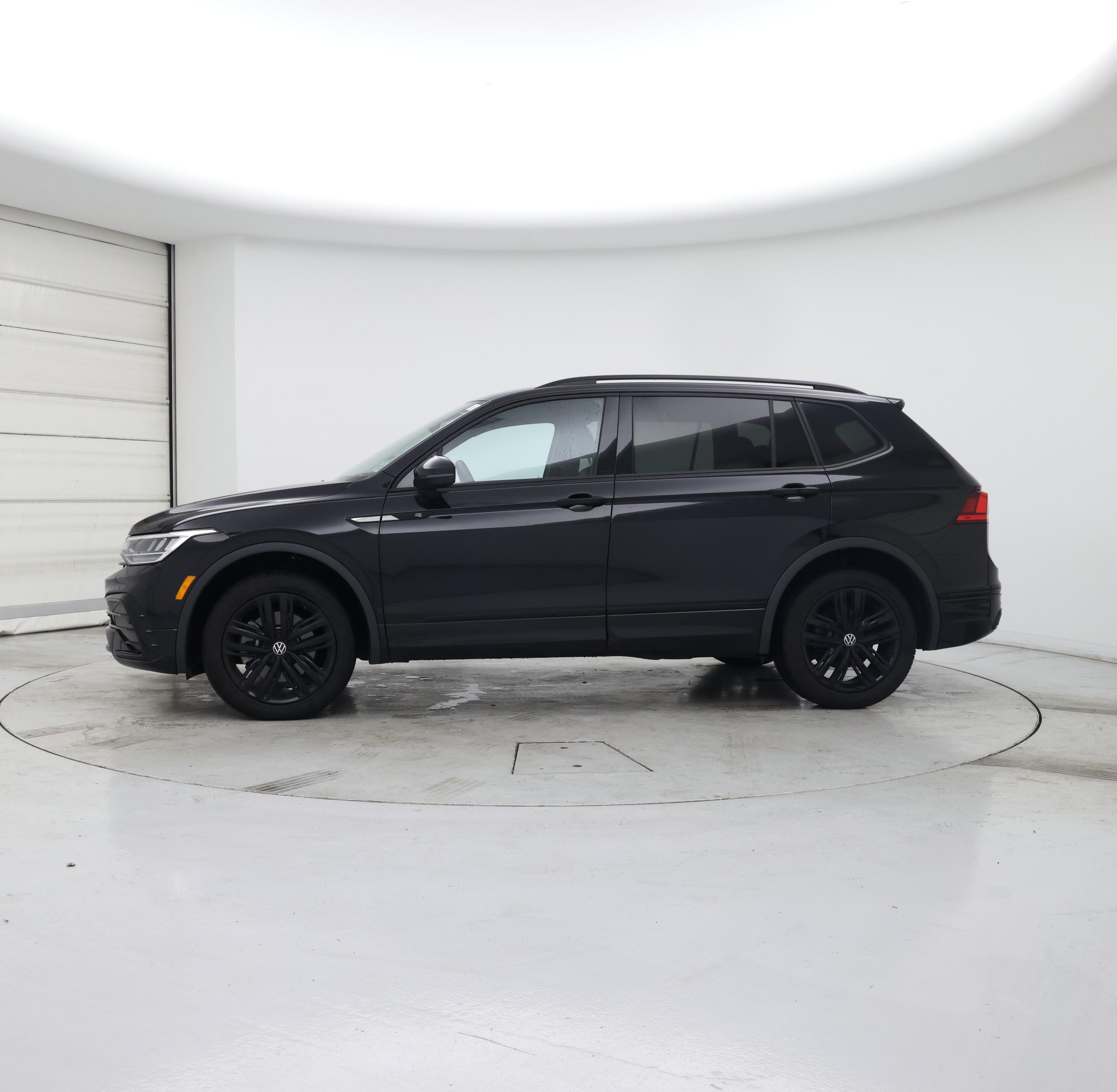 Thumbnail: 2022 Volkswagen Tiguan - 3