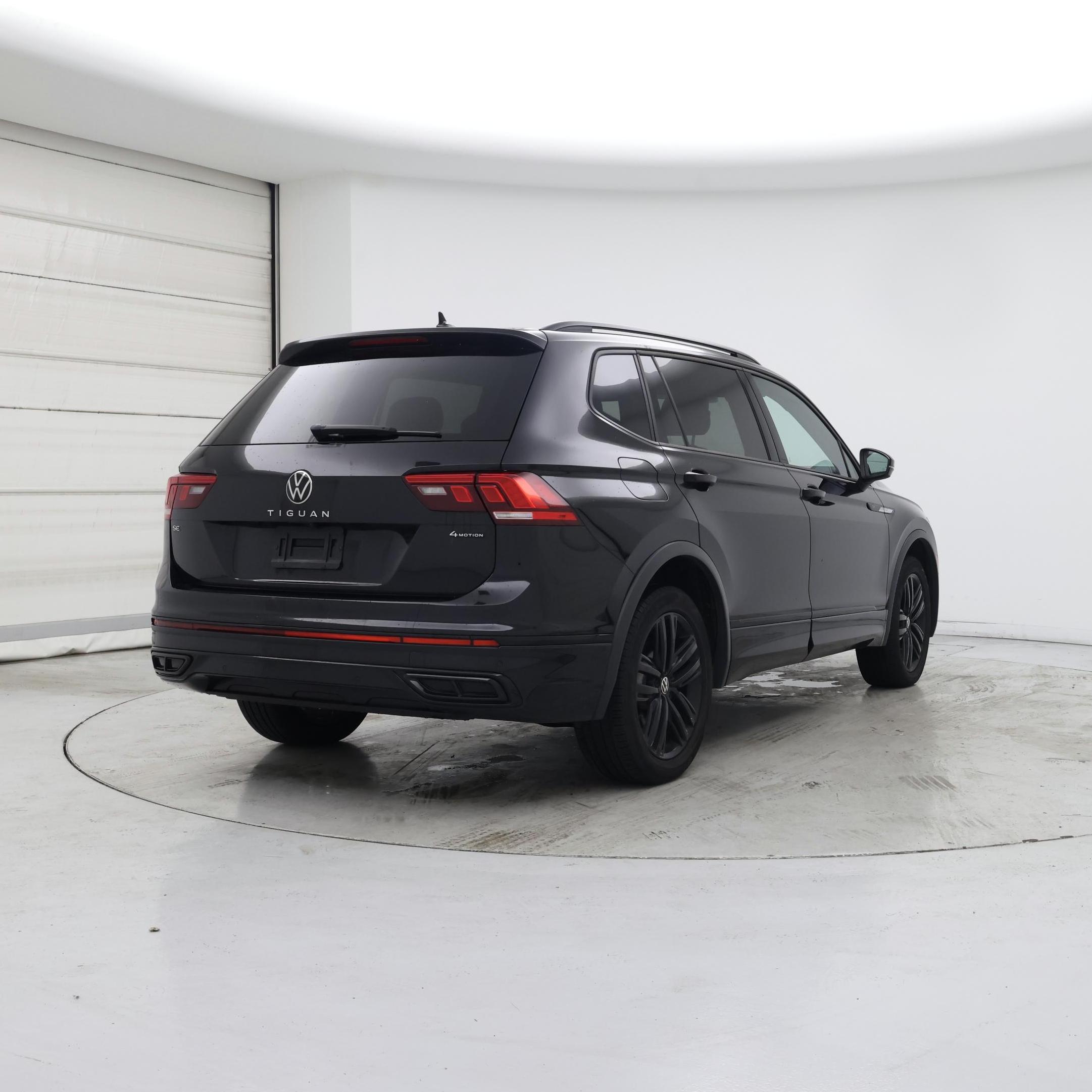 Thumbnail: 2022 Volkswagen Tiguan - 8