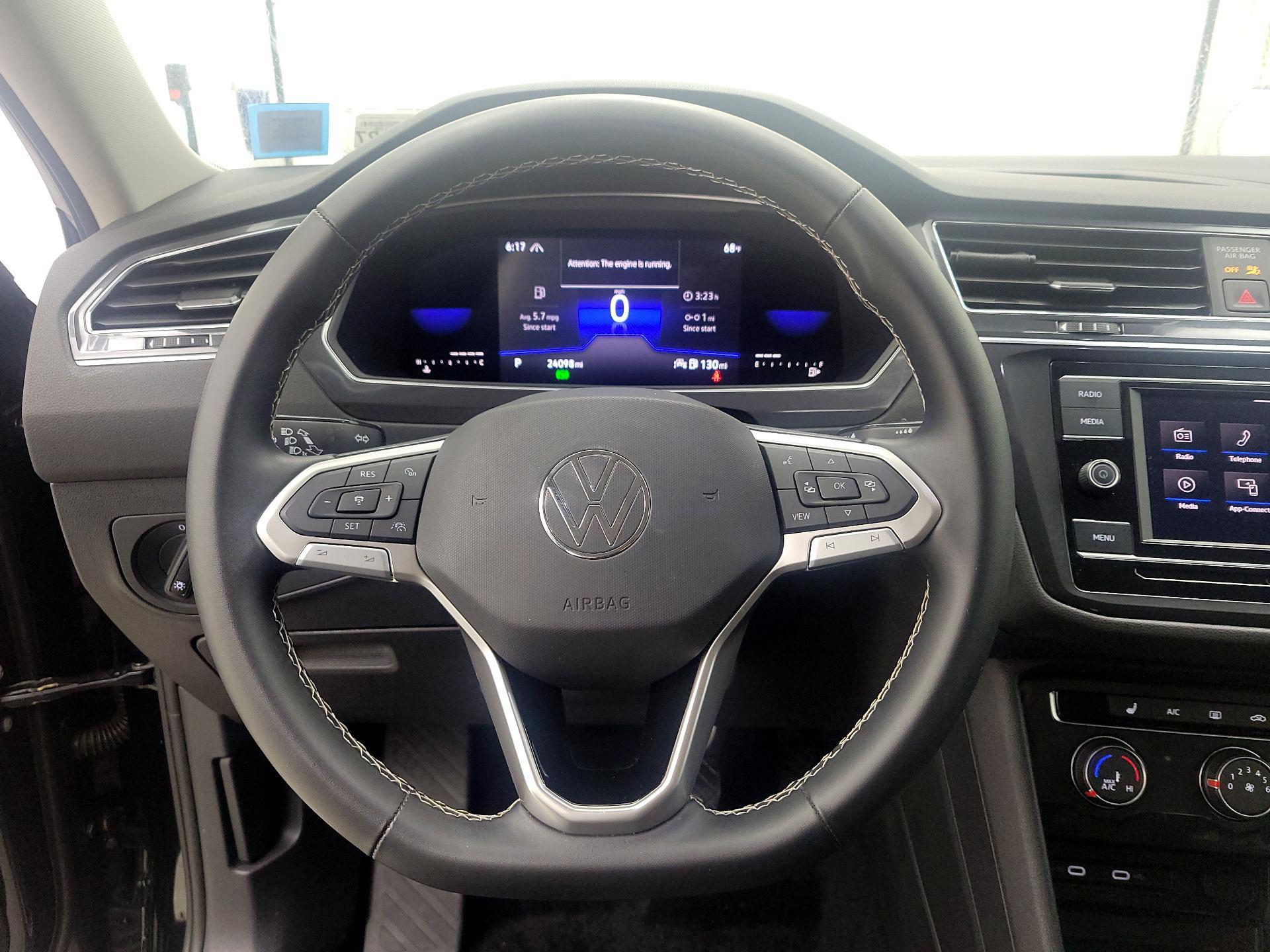 Thumbnail: 2022 Volkswagen Tiguan - 10
