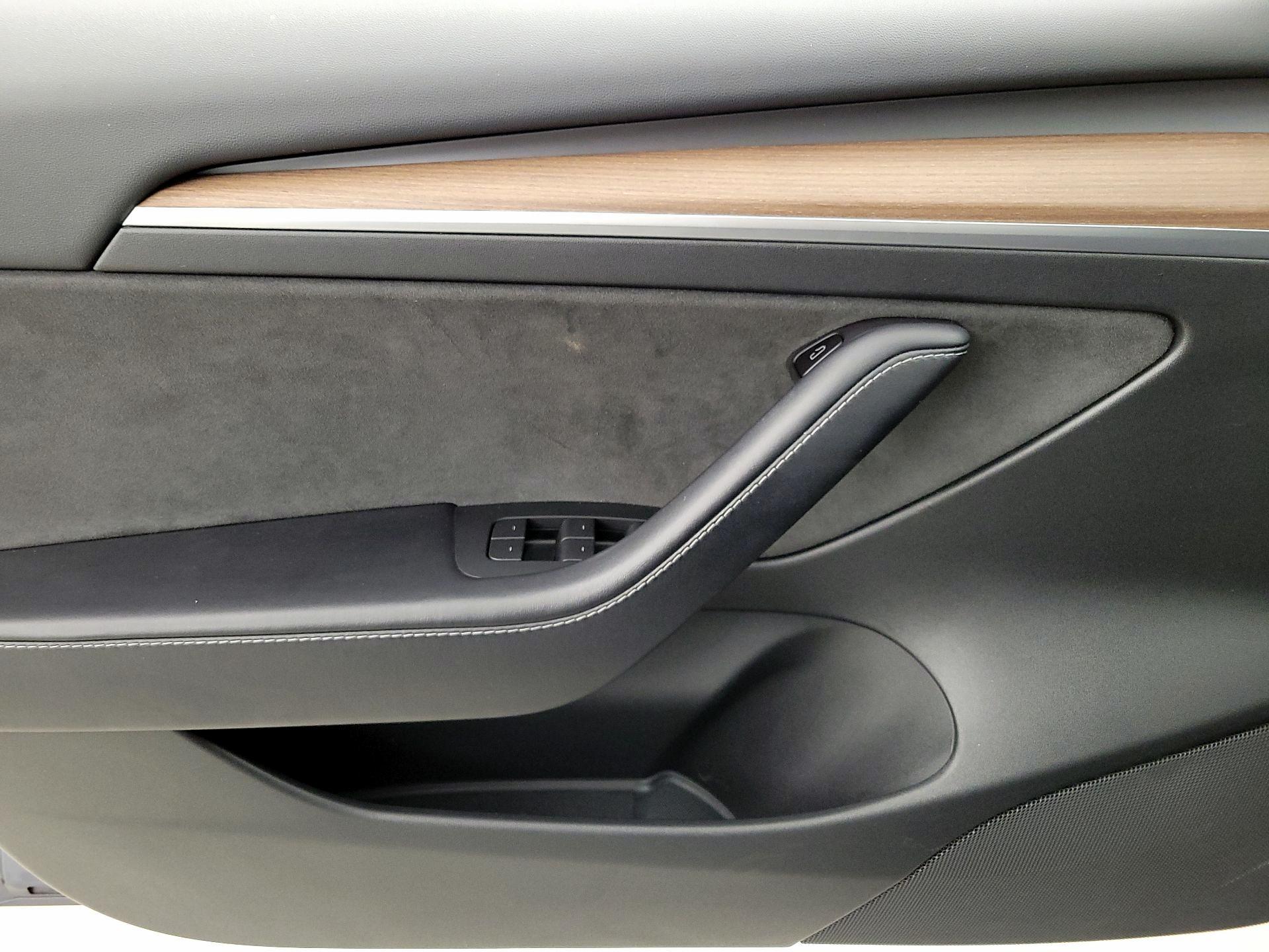 Thumbnail: 2022 Tesla Model 3 - 12