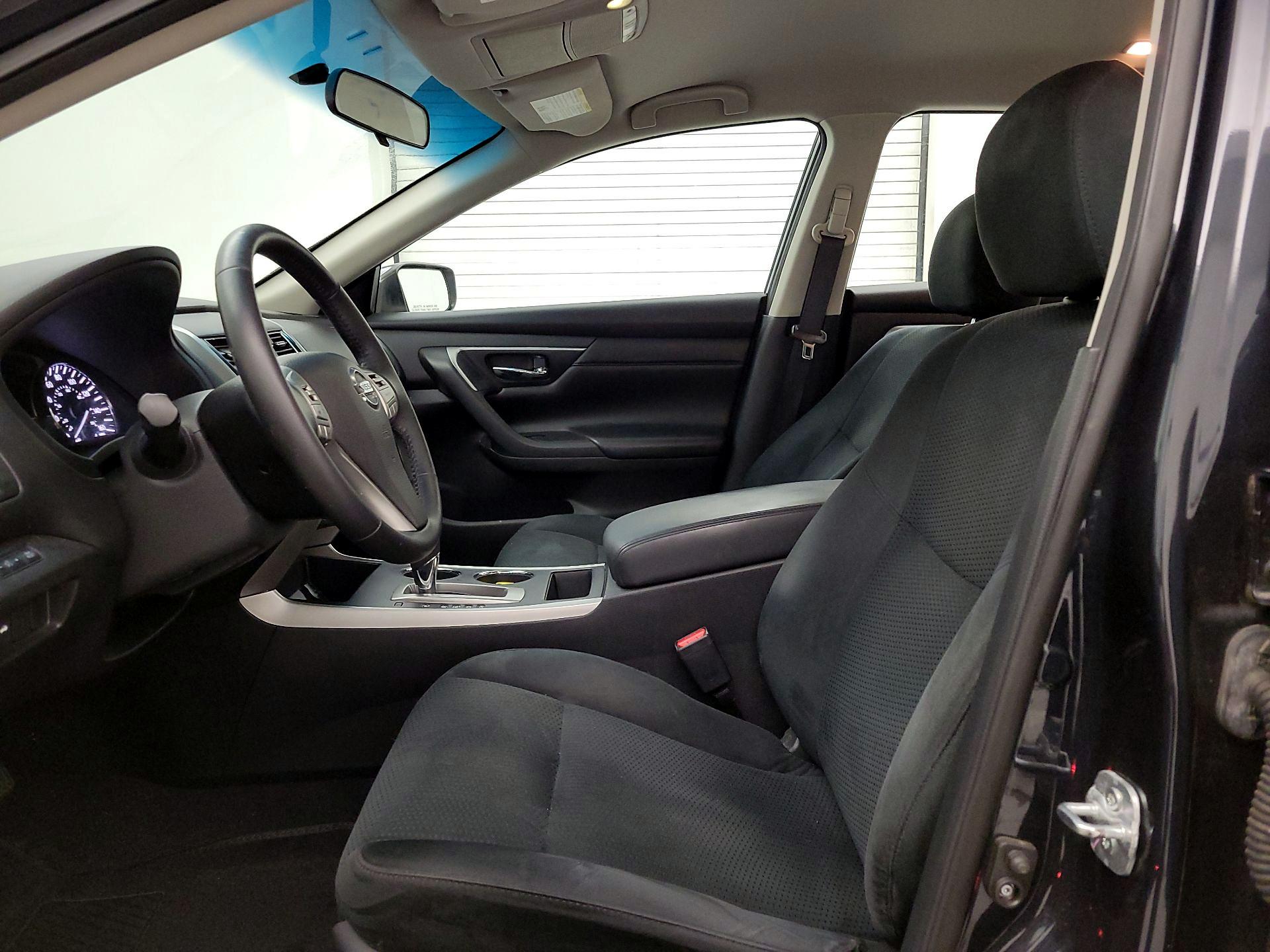 Thumbnail: 2015 Nissan Altima - 11