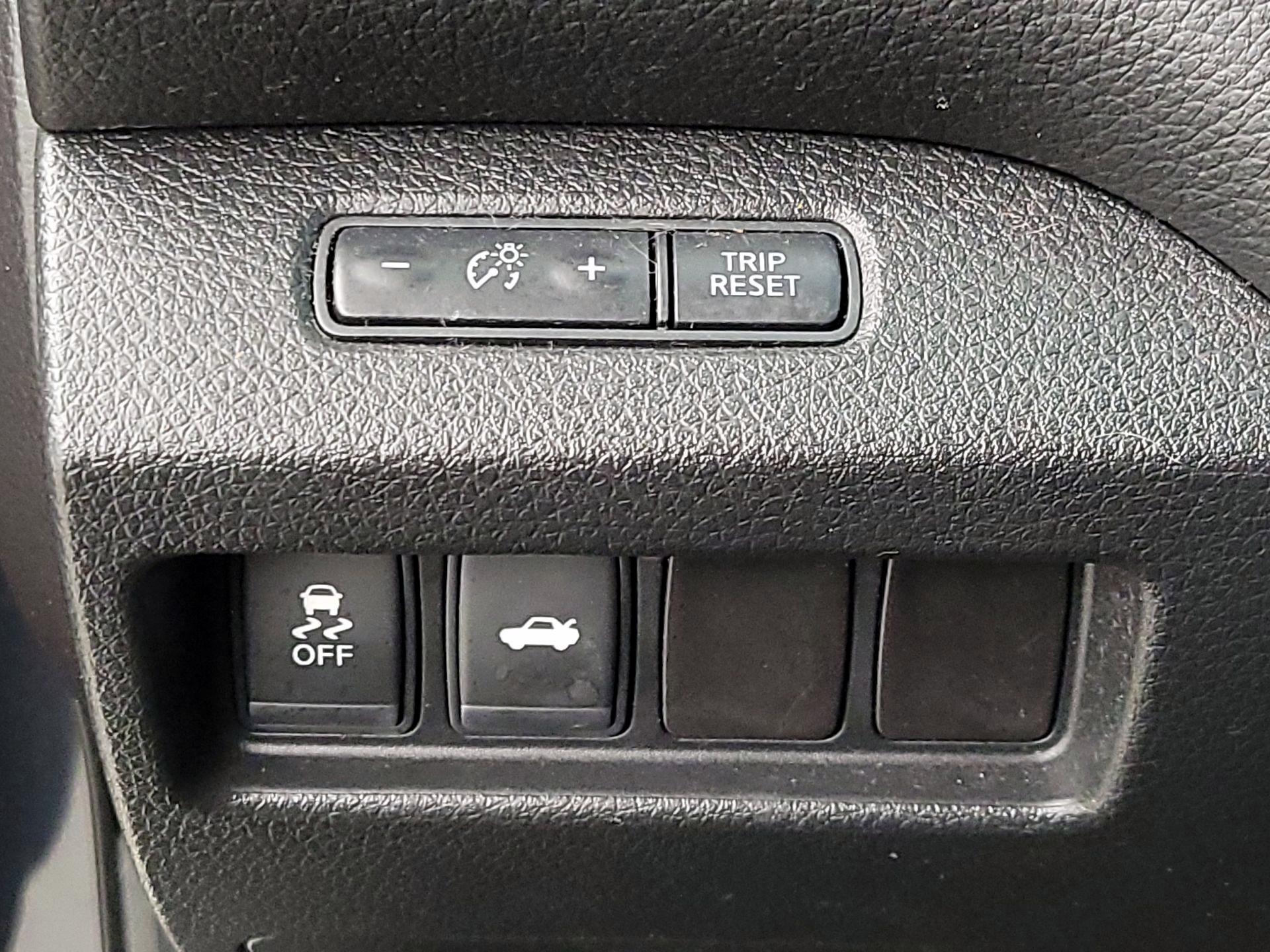 Thumbnail: 2015 Nissan Altima - 13