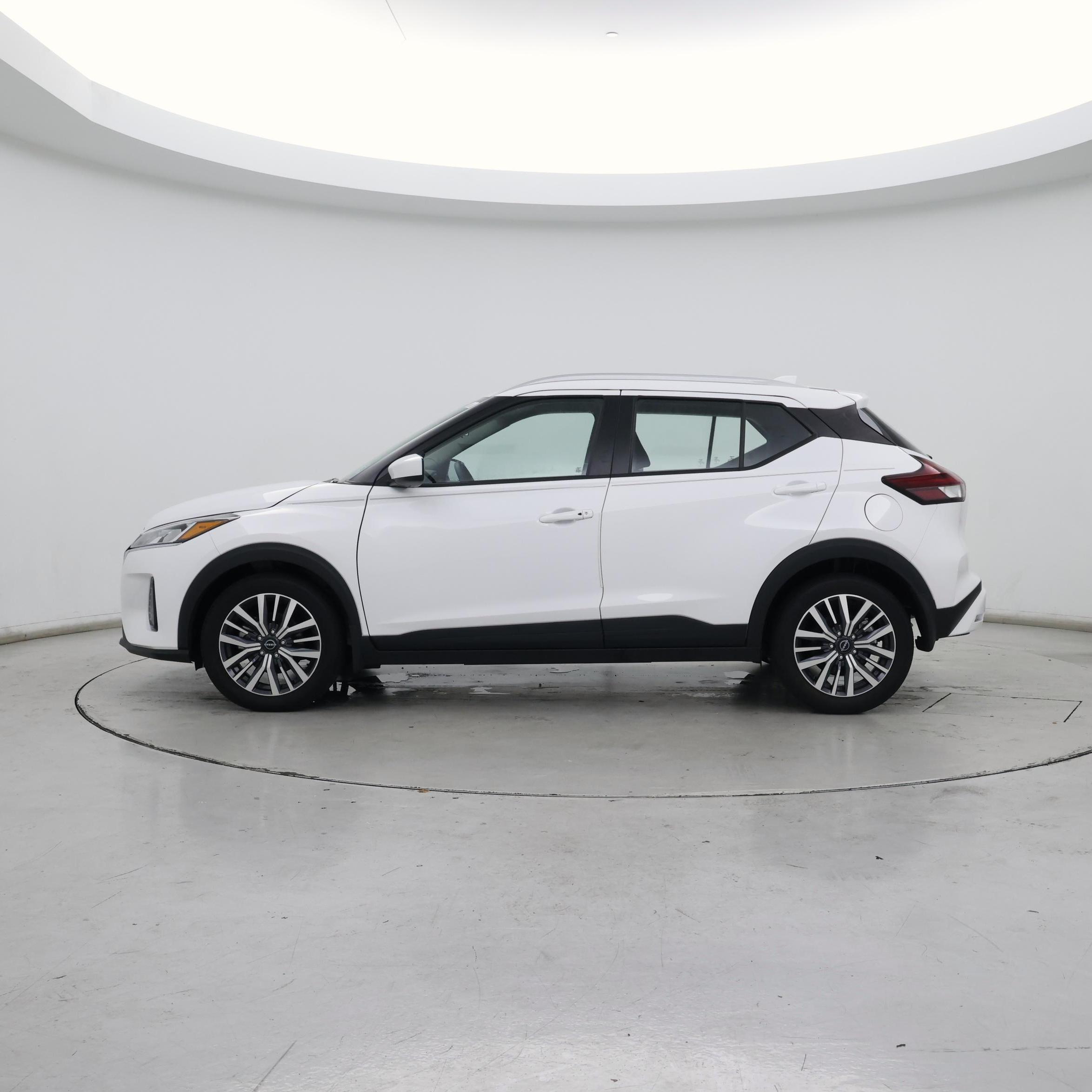 Thumbnail: 2024 Nissan Kicks - 3