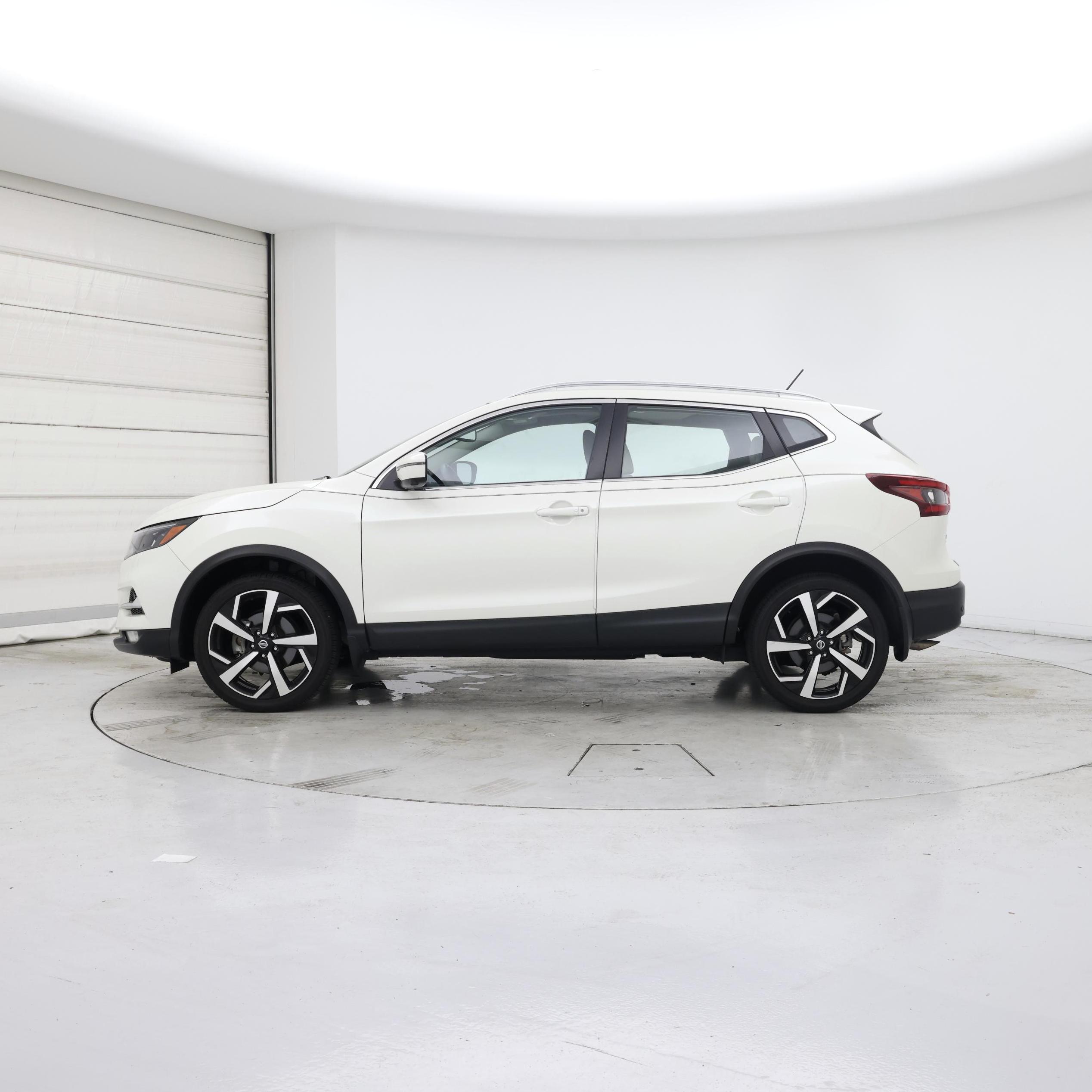 Thumbnail: 2022 Nissan Rogue Sport - 3