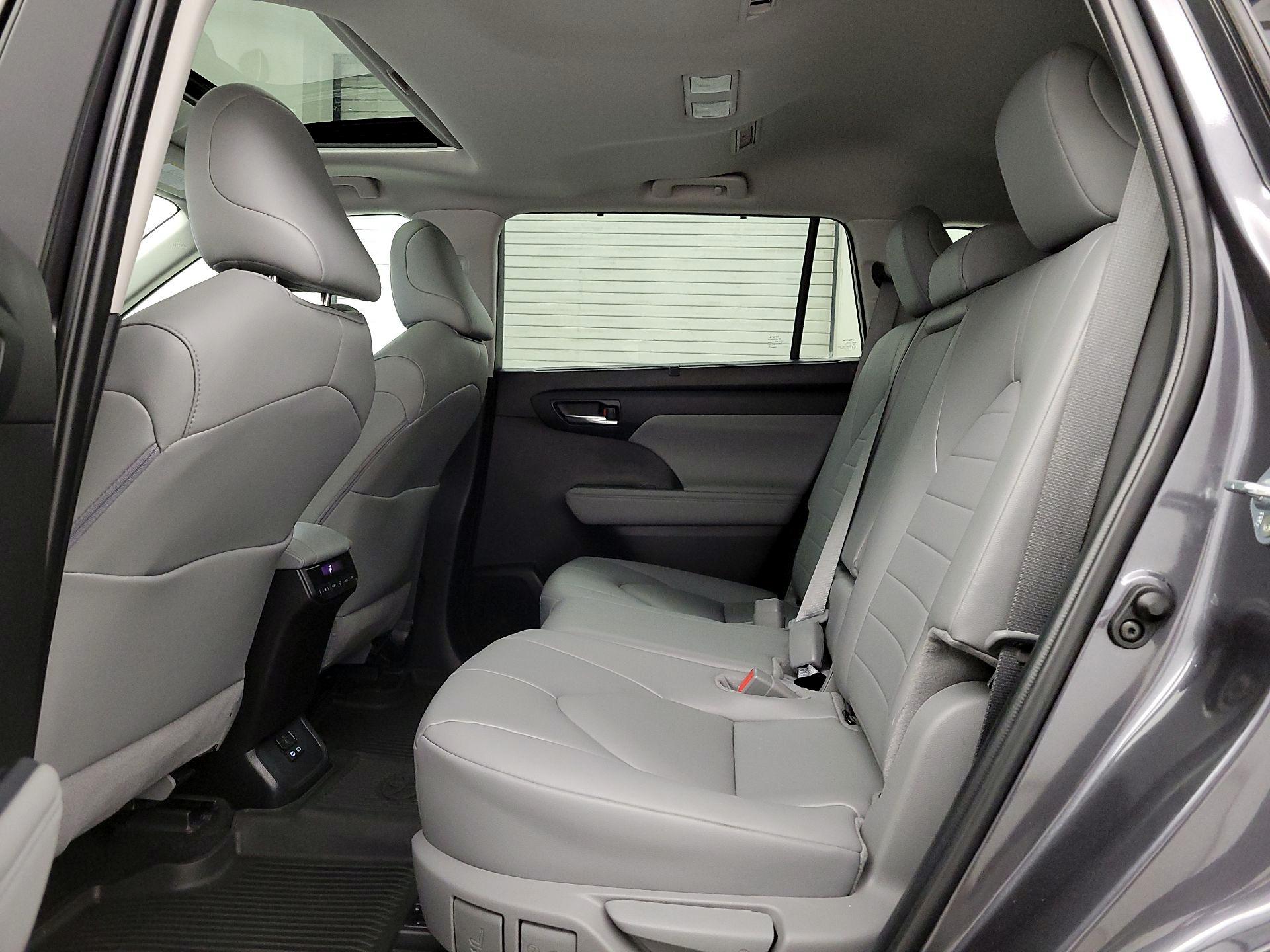 Thumbnail: 2024 Toyota Highlander - 20