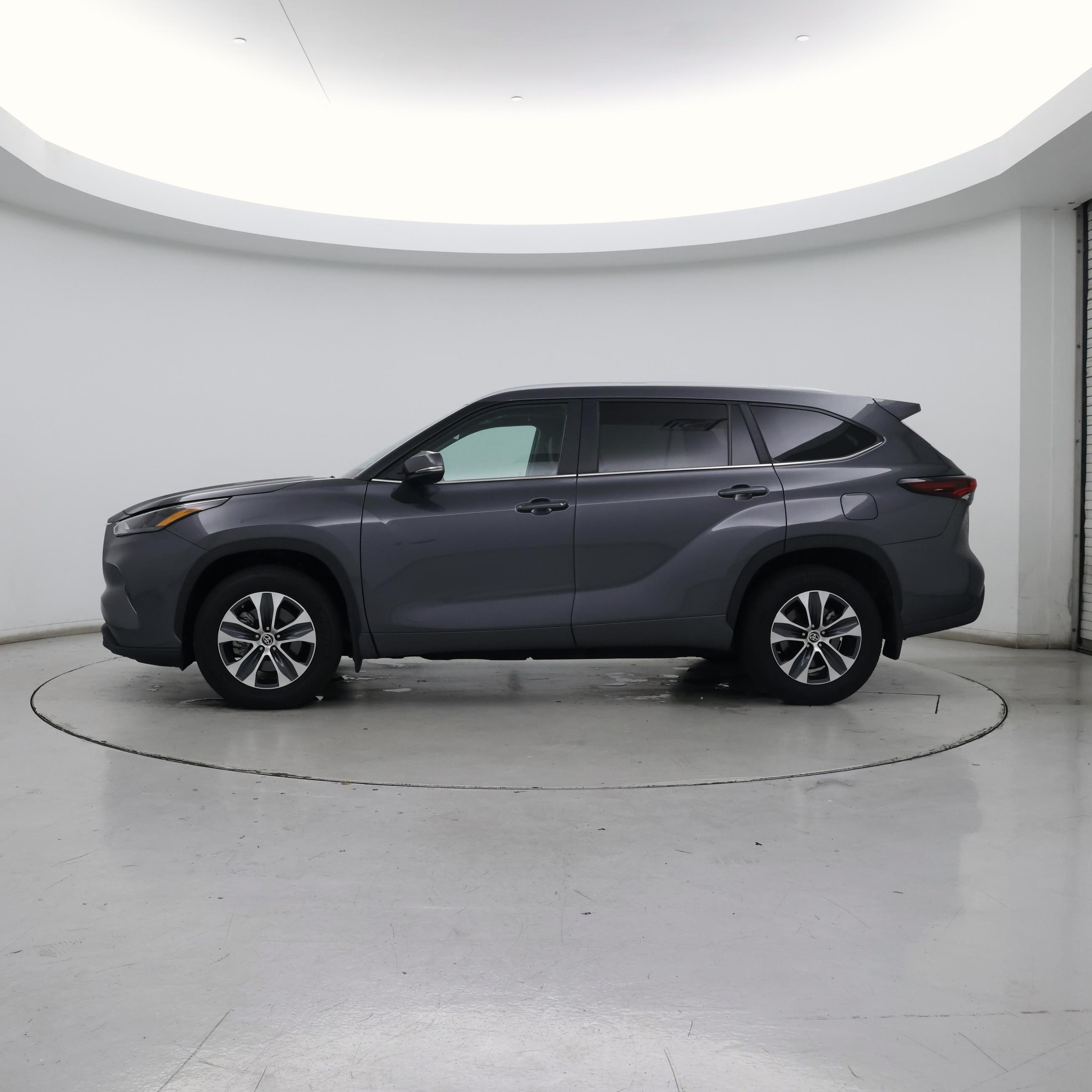 Thumbnail: 2024 Toyota Highlander - 3