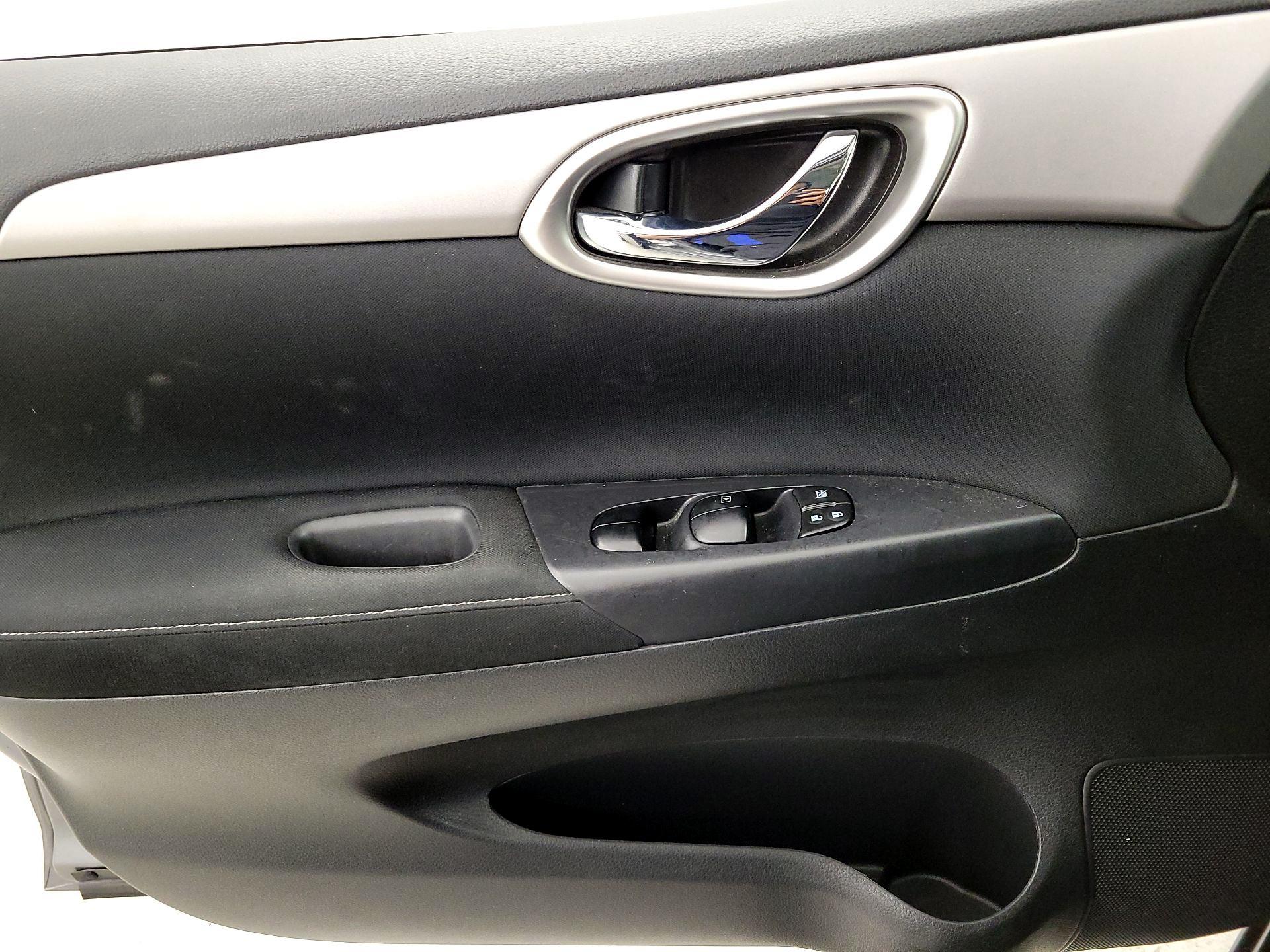 Thumbnail: 2015 Nissan Sentra - 12
