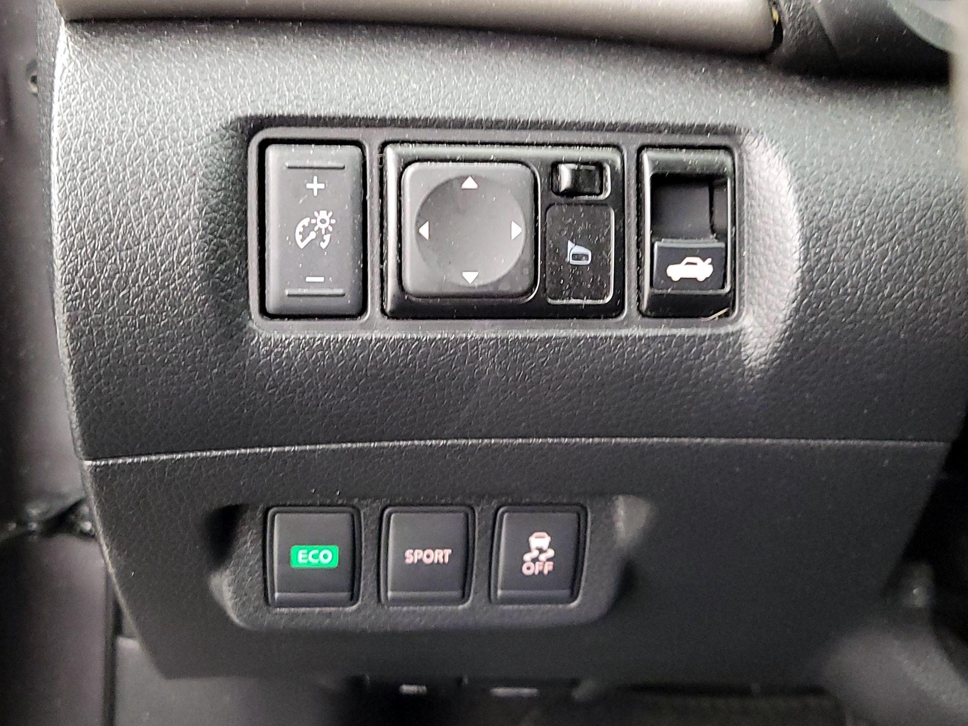 Thumbnail: 2015 Nissan Sentra - 13