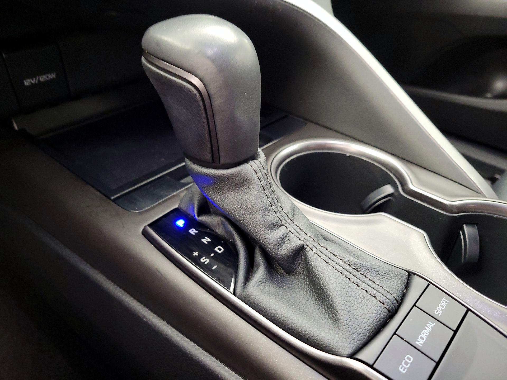 Thumbnail: 2022 Toyota Camry - 17