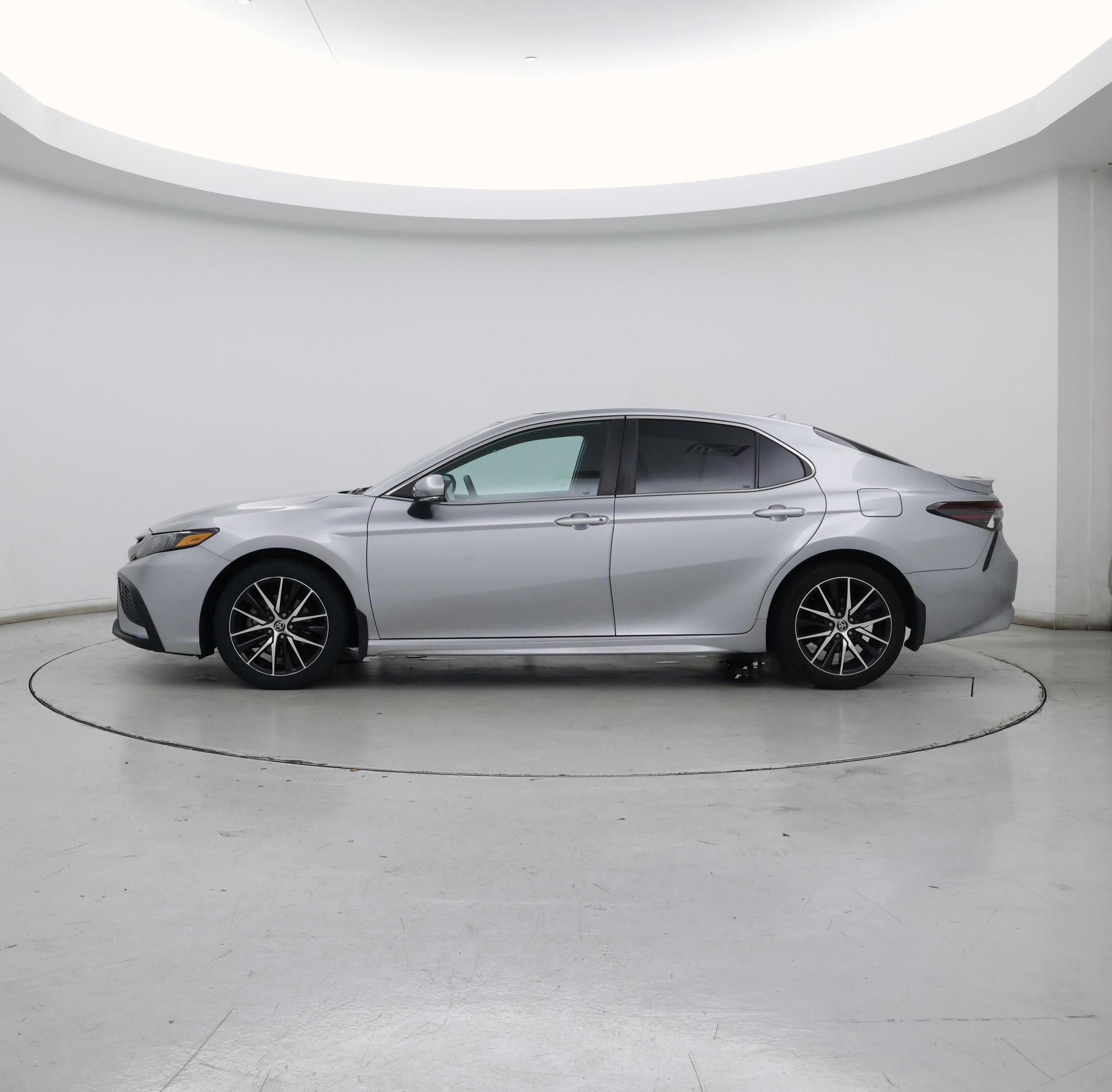 Thumbnail: 2022 Toyota Camry - 3