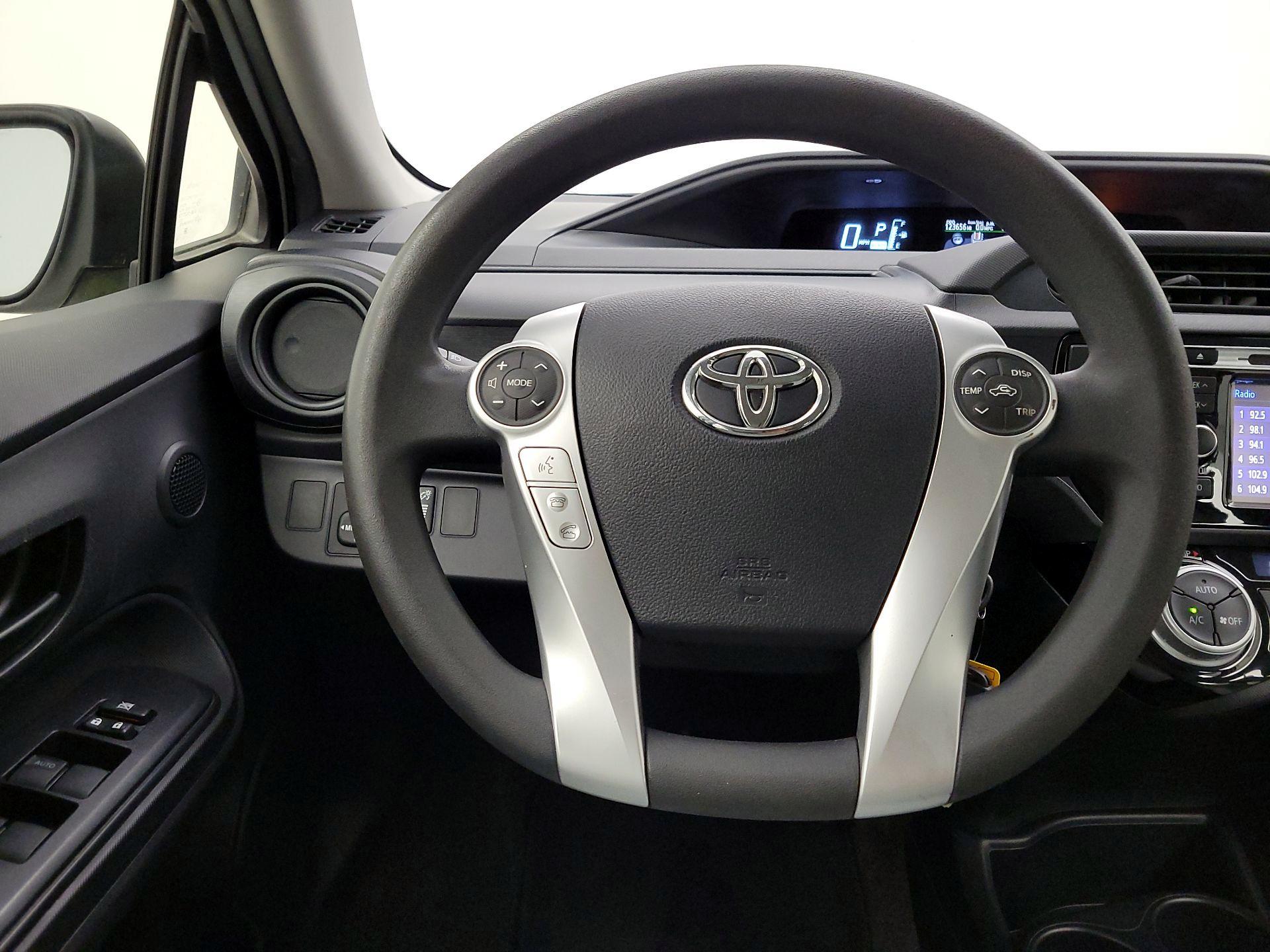 Thumbnail: 2015 Toyota Prius c - 10