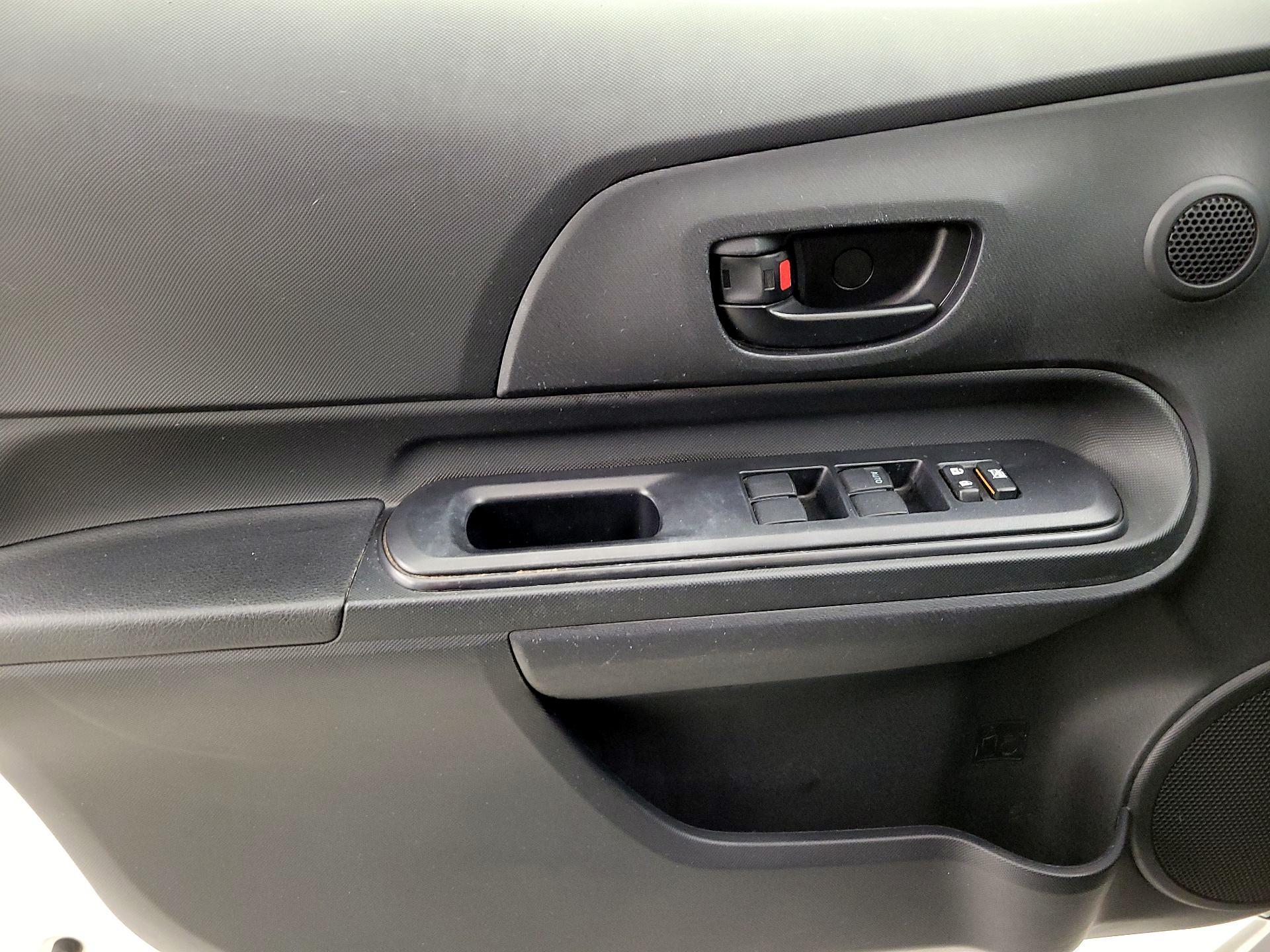 Thumbnail: 2015 Toyota Prius c - 12