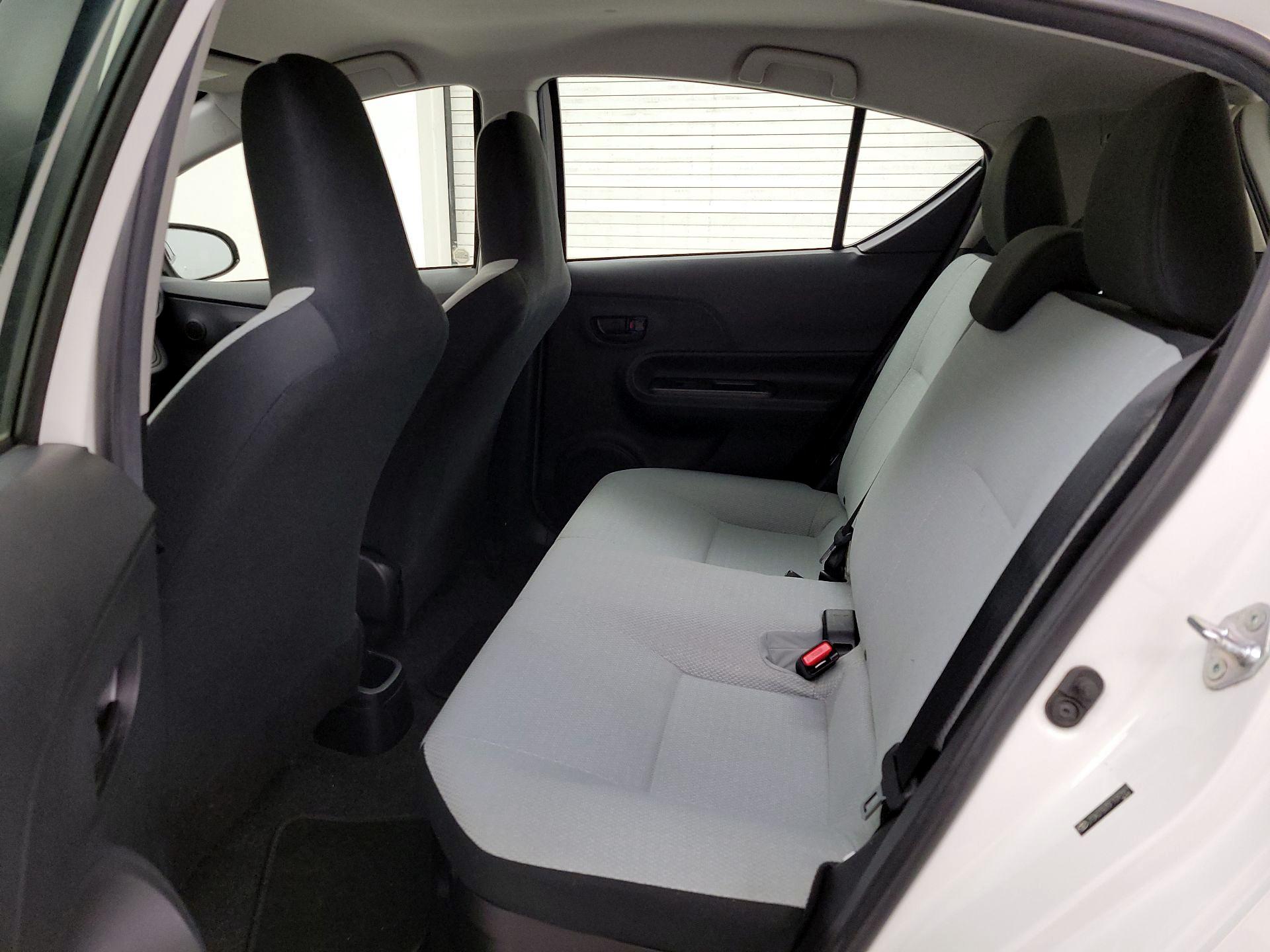 Thumbnail: 2015 Toyota Prius c - 18