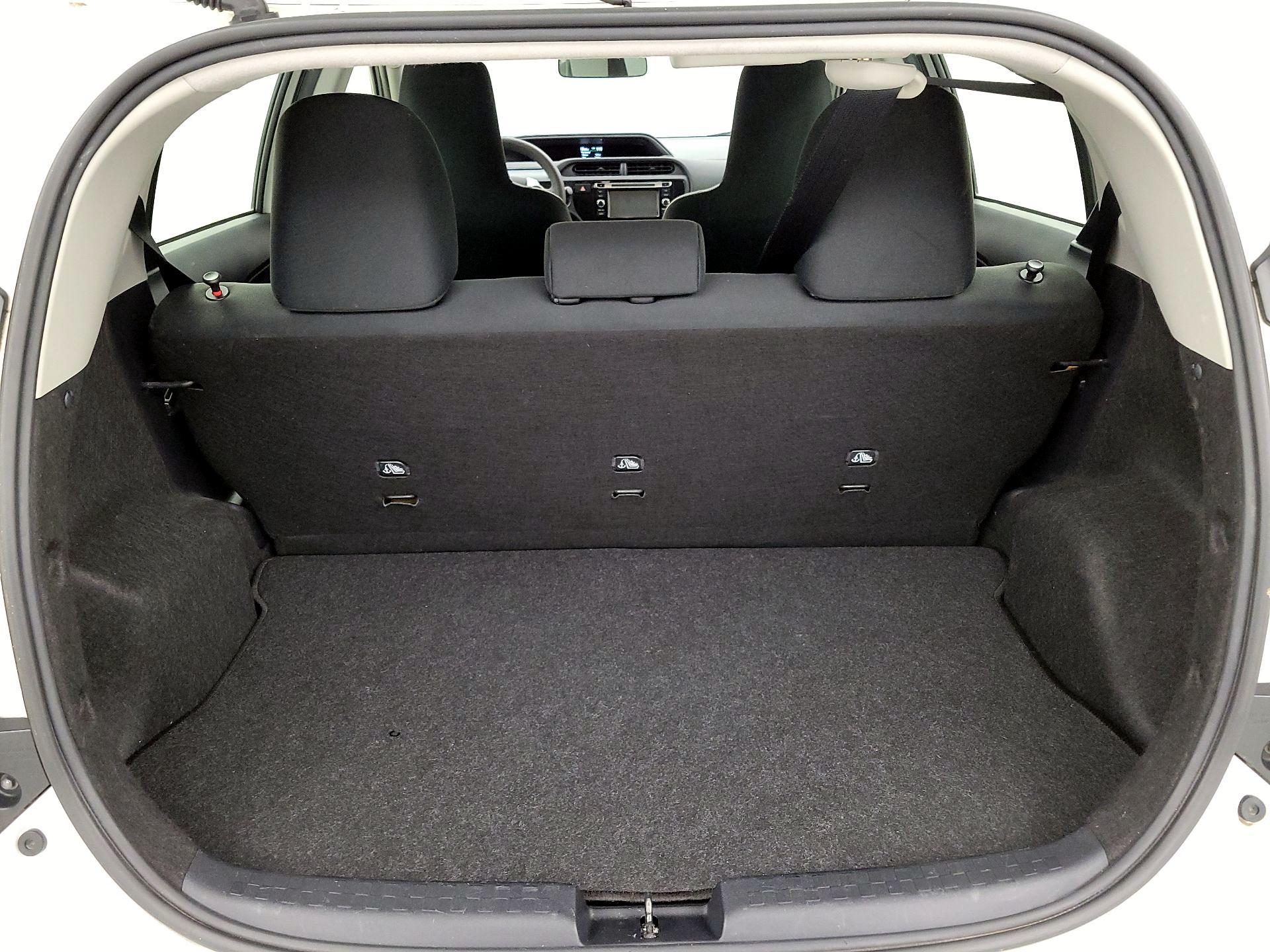Thumbnail: 2015 Toyota Prius c - 19