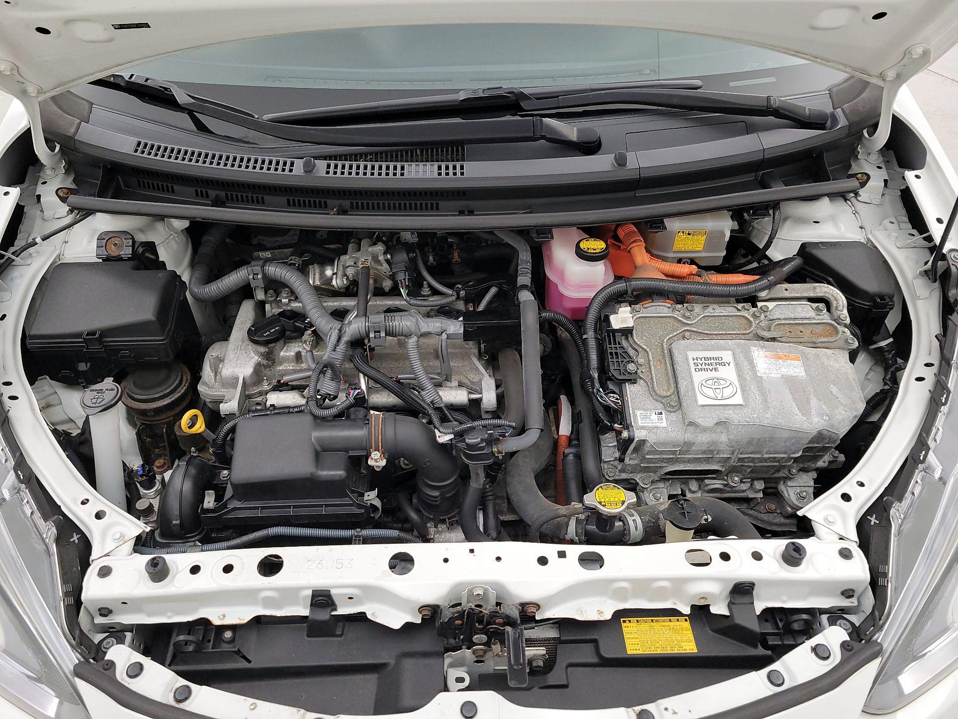 Thumbnail: 2015 Toyota Prius c - 20