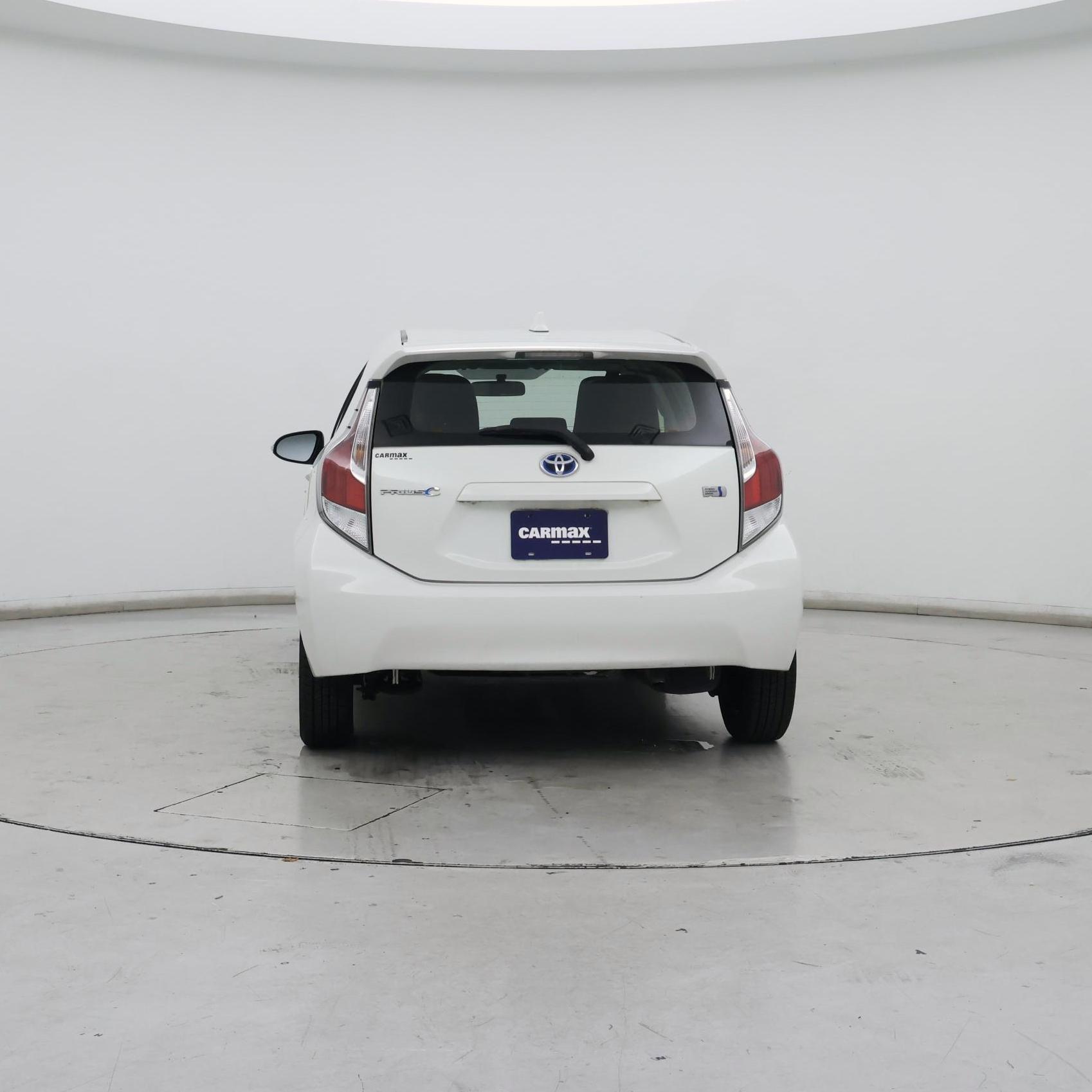 Thumbnail: 2015 Toyota Prius c - 6