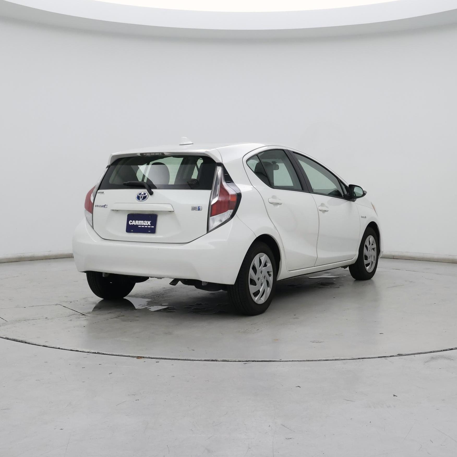 Thumbnail: 2015 Toyota Prius c - 8