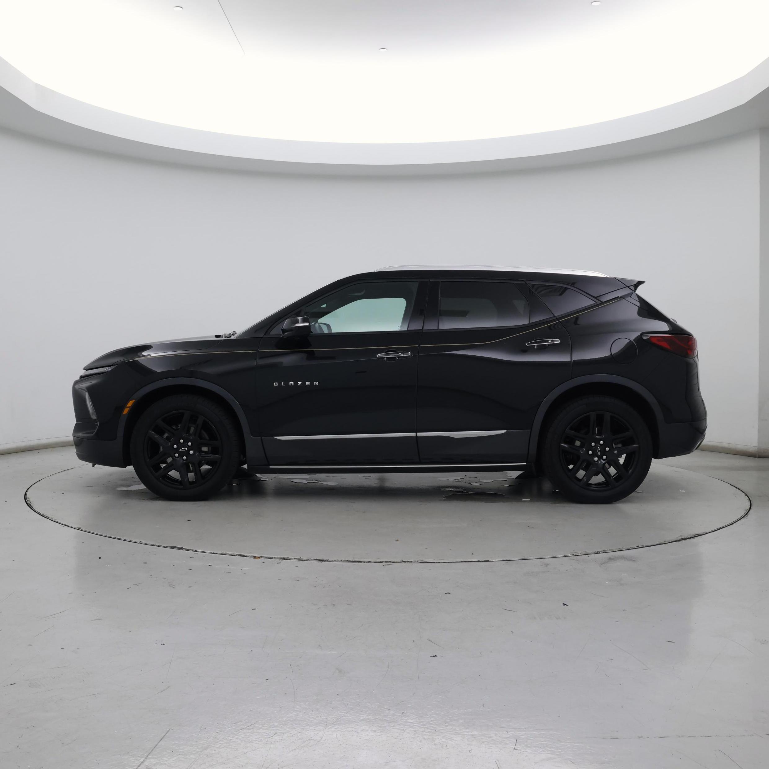 Thumbnail: 2023 Chevrolet Blazer - 3