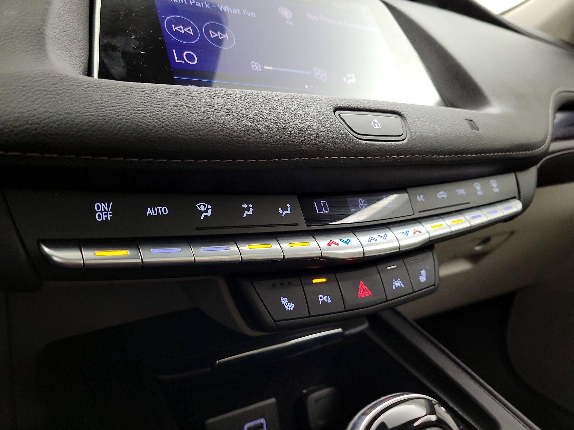 Thumbnail: 2021 Cadillac XT4 - 16