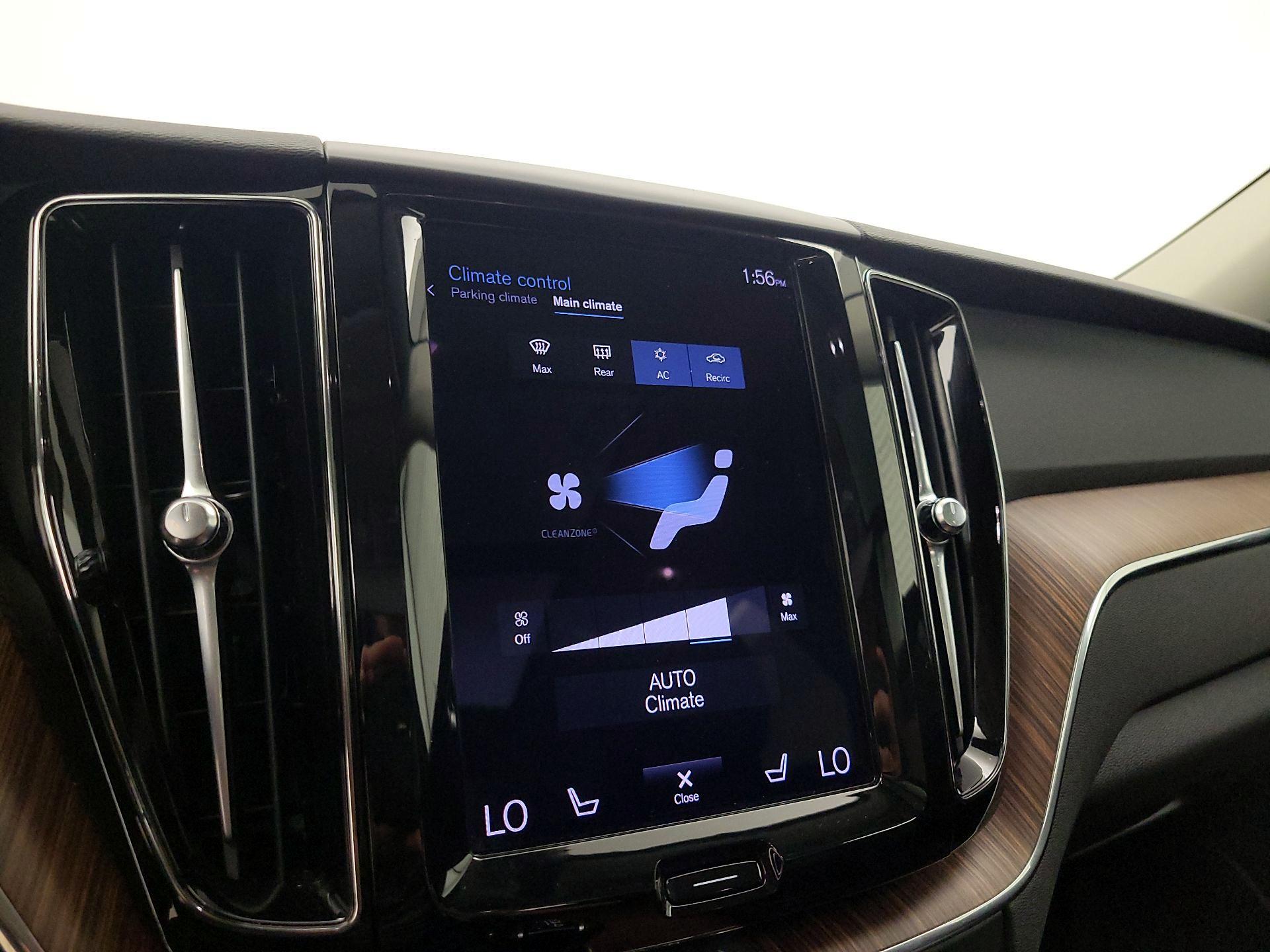 Thumbnail: 2021 Volvo XC60 - 17