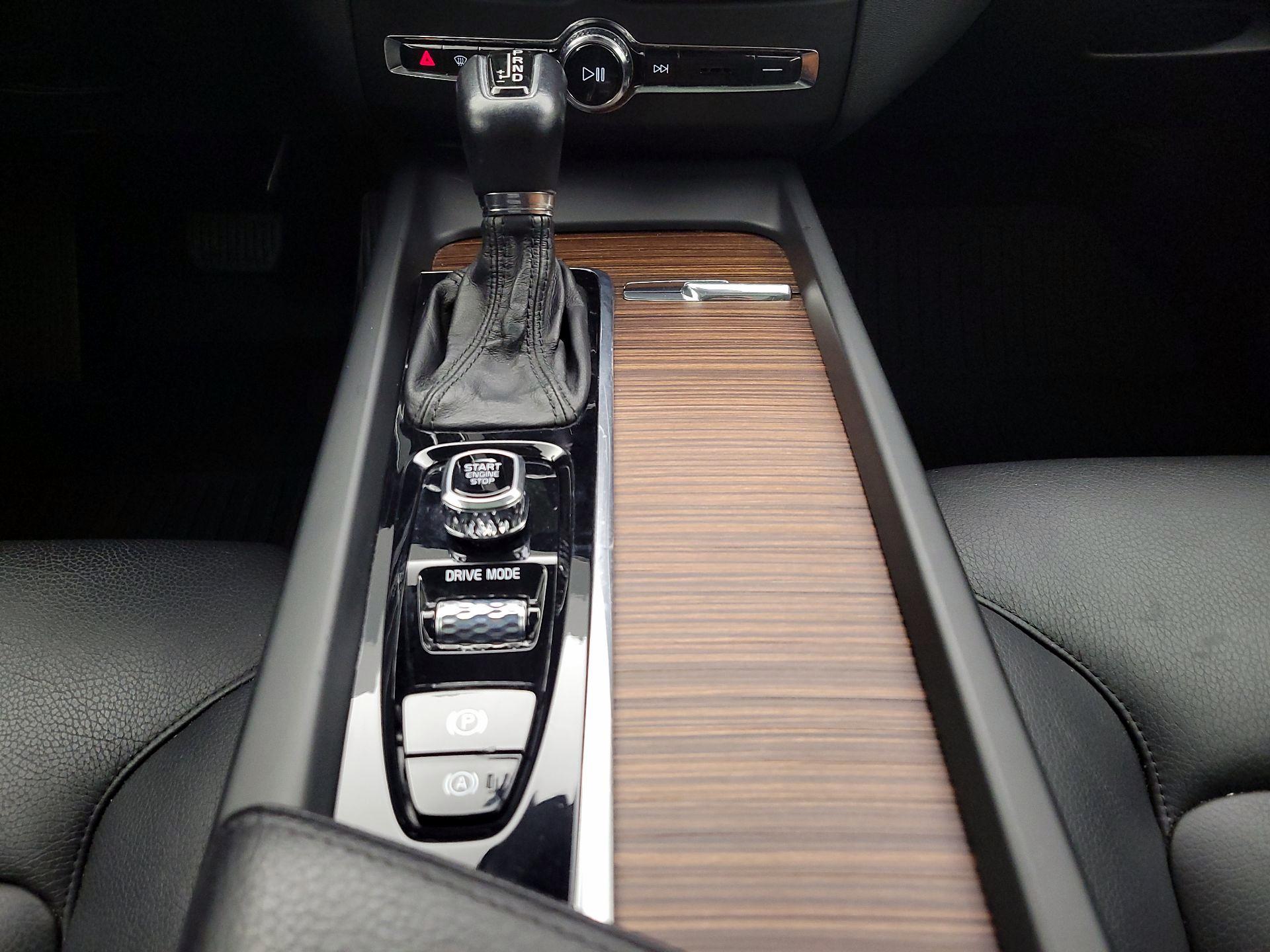 Thumbnail: 2021 Volvo XC60 - 18