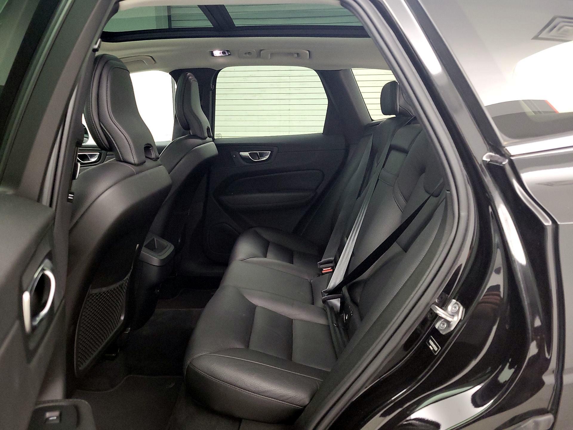 Thumbnail: 2021 Volvo XC60 - 20