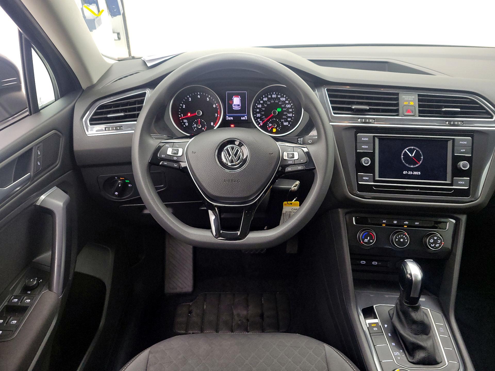 Thumbnail: 2021 Volkswagen Tiguan - 10