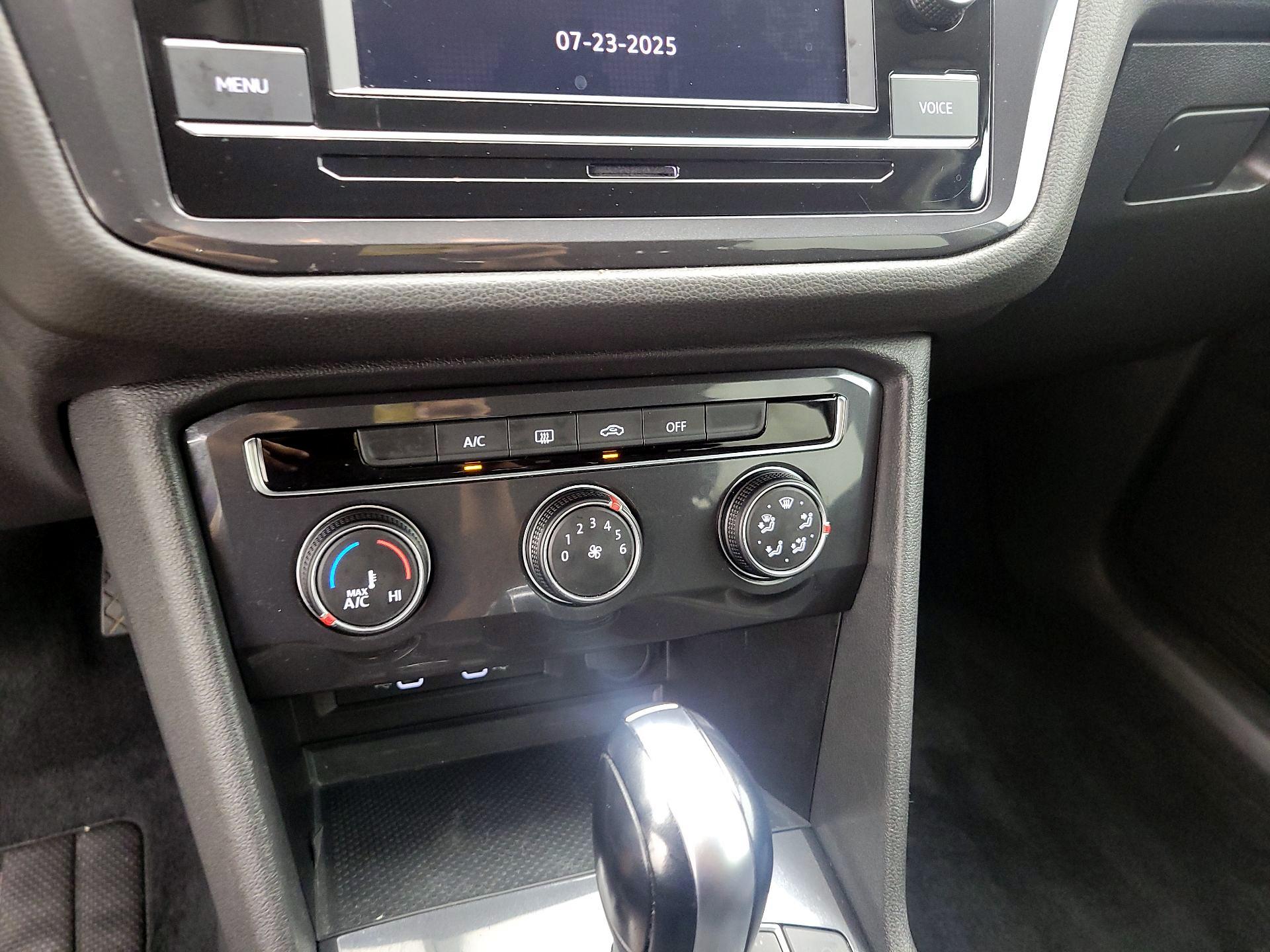 Thumbnail: 2021 Volkswagen Tiguan - 16