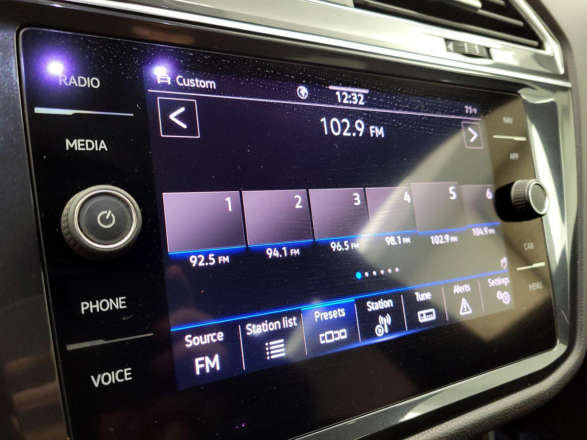 Thumbnail: 2021 Volkswagen Tiguan - 16