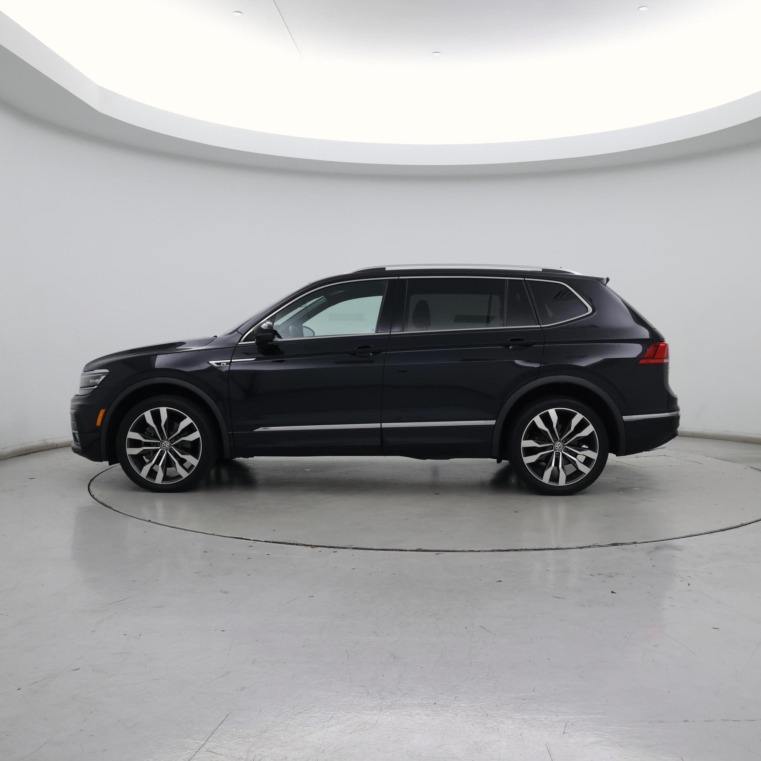 Thumbnail: 2021 Volkswagen Tiguan - 3