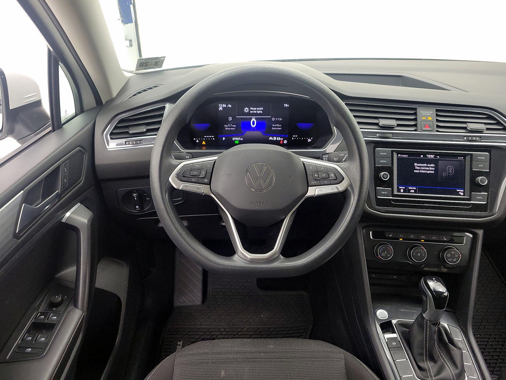 Thumbnail: 2023 Volkswagen Tiguan - 10